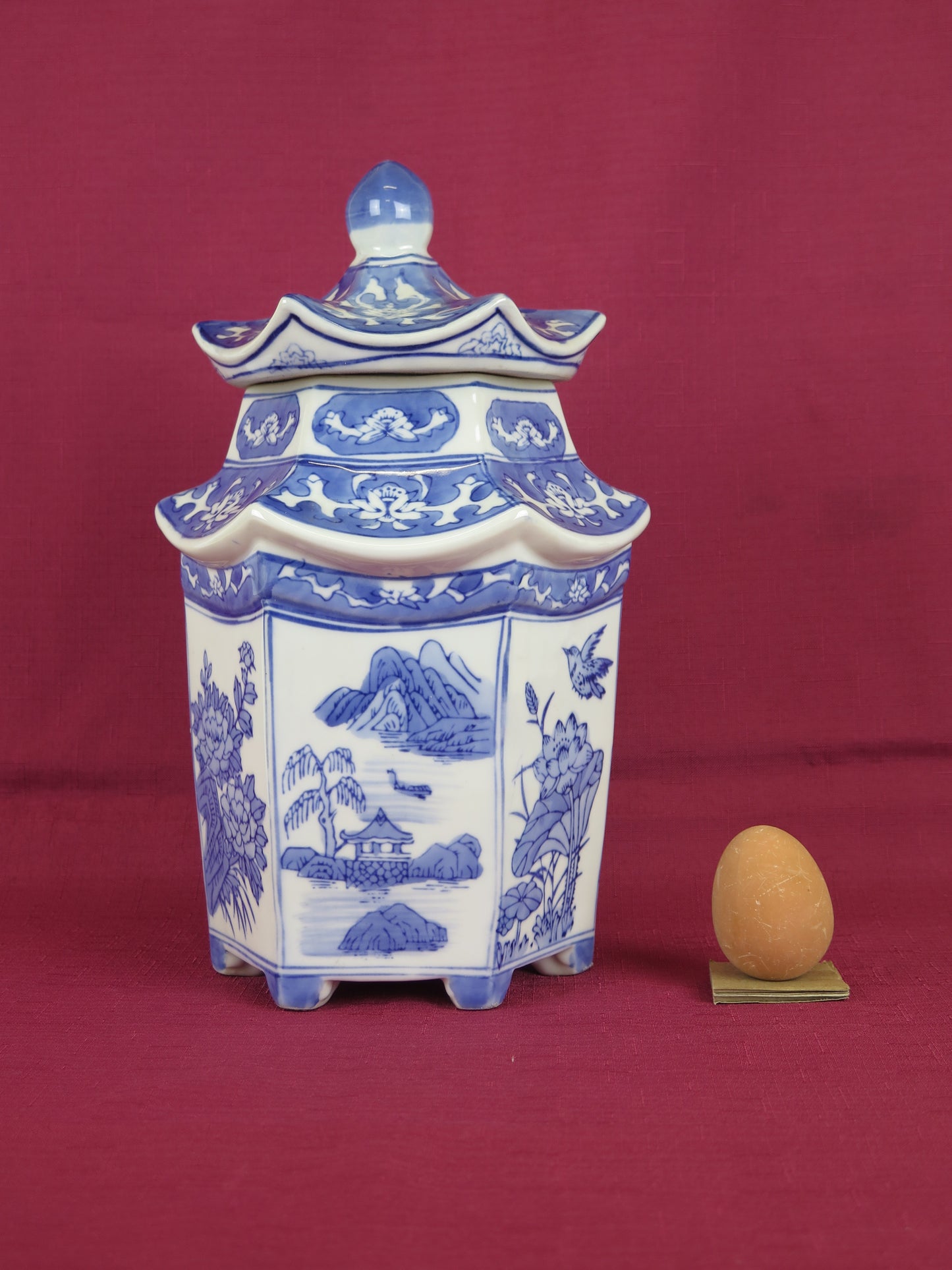Vintage Chinese collectible ceramic vase china white blue hand painted CM4