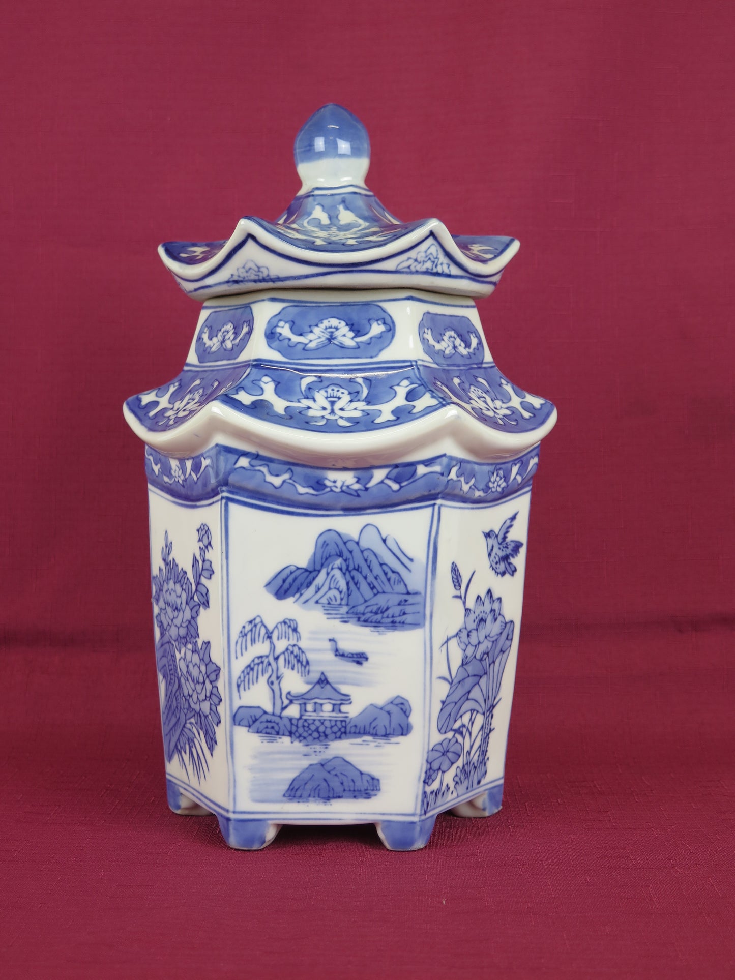 Vintage Chinese collectible ceramic vase china white blue hand painted CM4