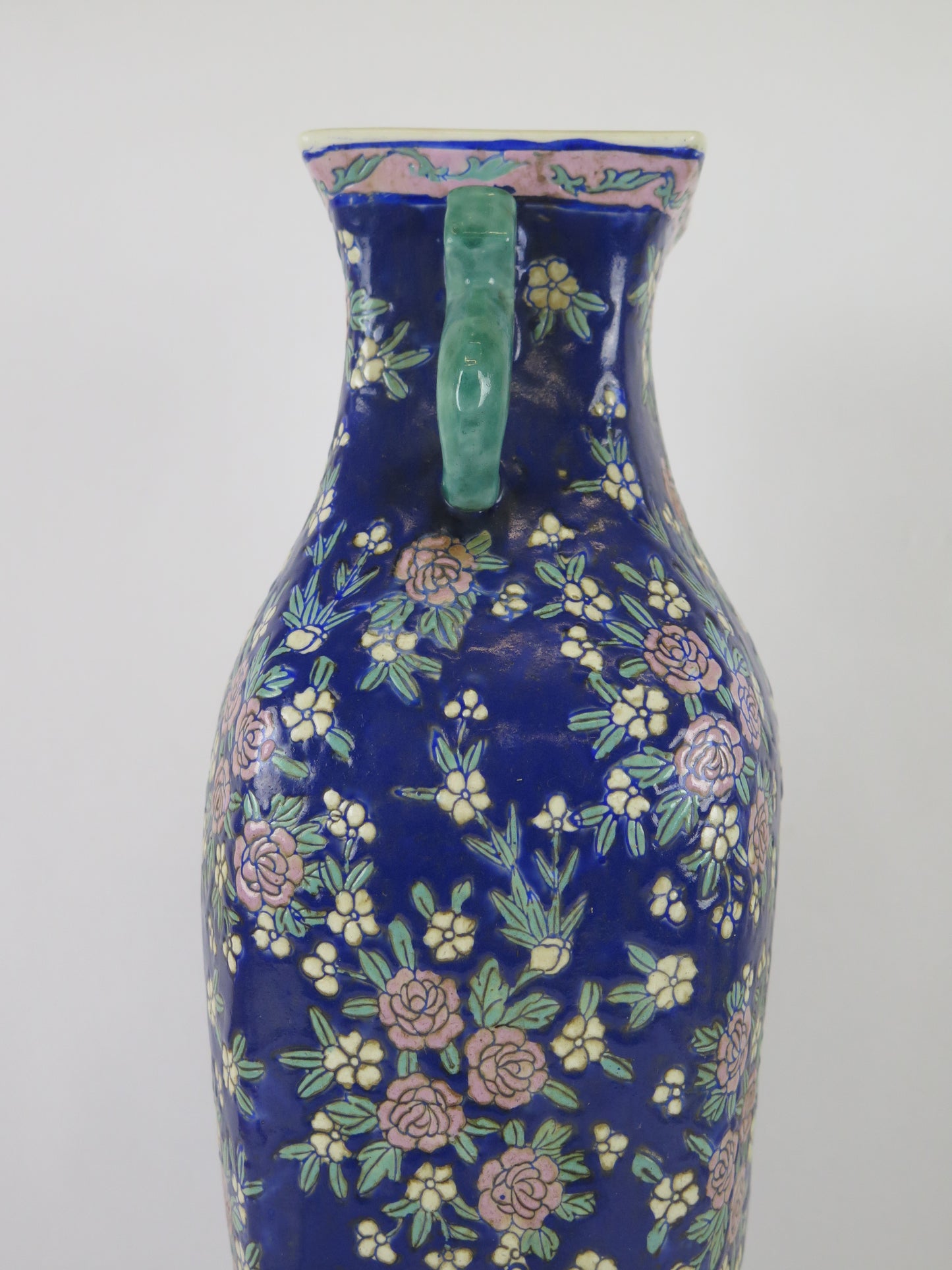 Large hand-painted vintage ceramic vase of Chinese origin China Asia vase for flowers or collectible home decoration CM8