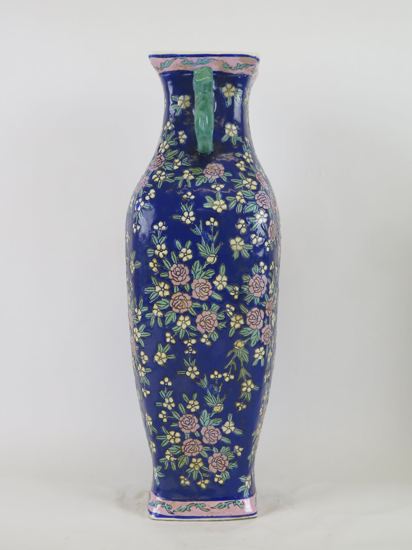 Large hand-painted vintage ceramic vase of Chinese origin China Asia vase for flowers or collectible home decoration CM8