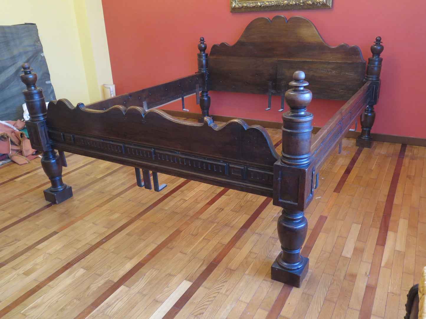 Large antique castle double bed in baroque style vs