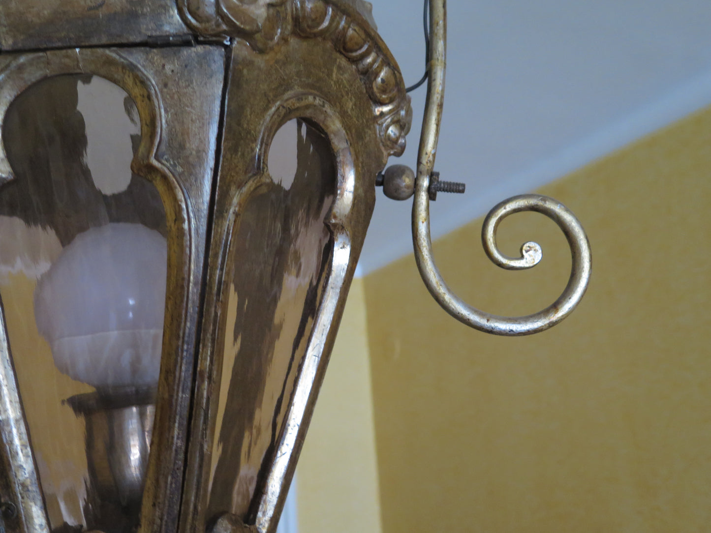 Lampadario antico a lanterna legno e ferro dorato artigianale classico vs