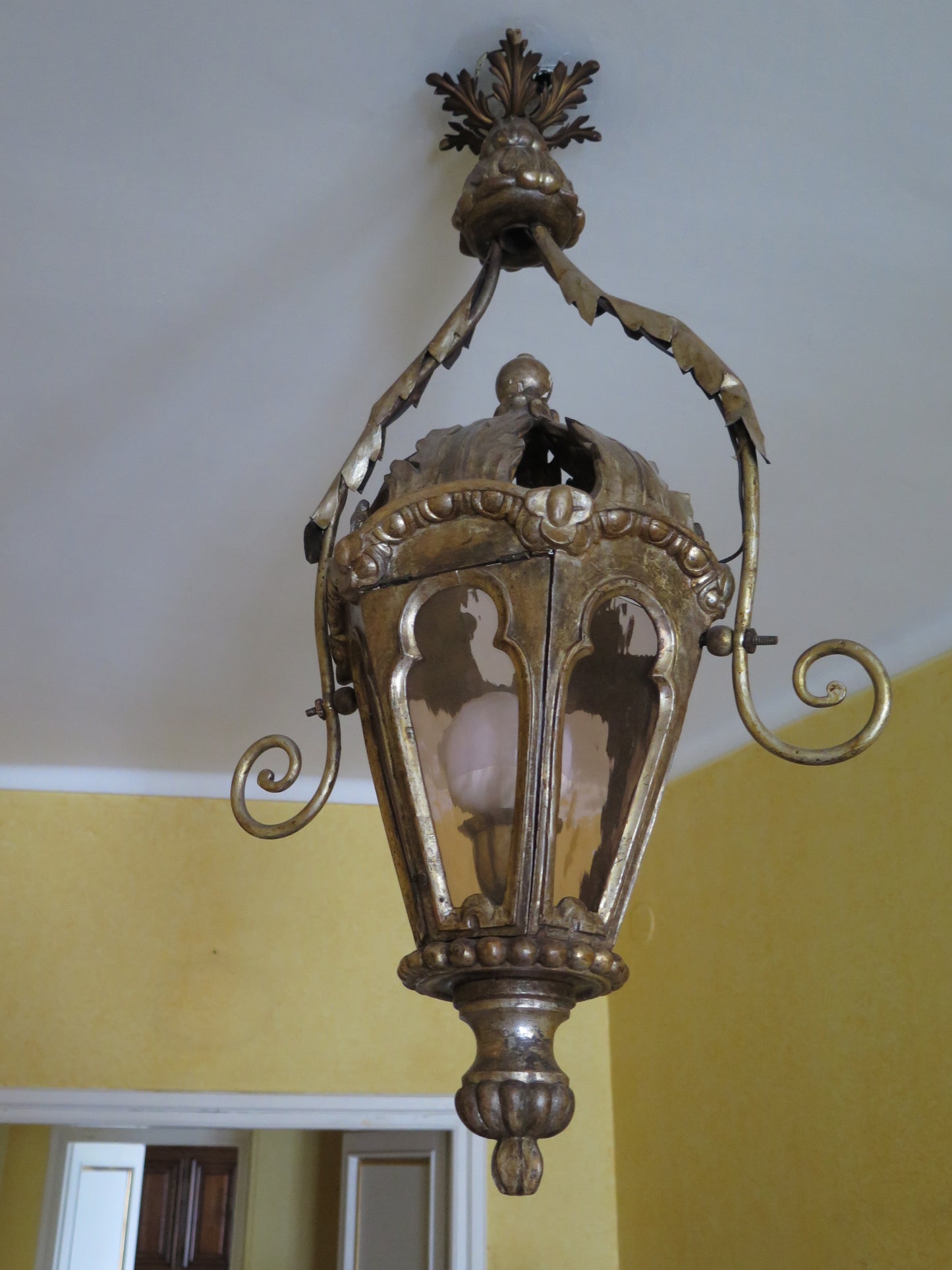 Lampadario antico a lanterna legno e ferro dorato artigianale classico vs