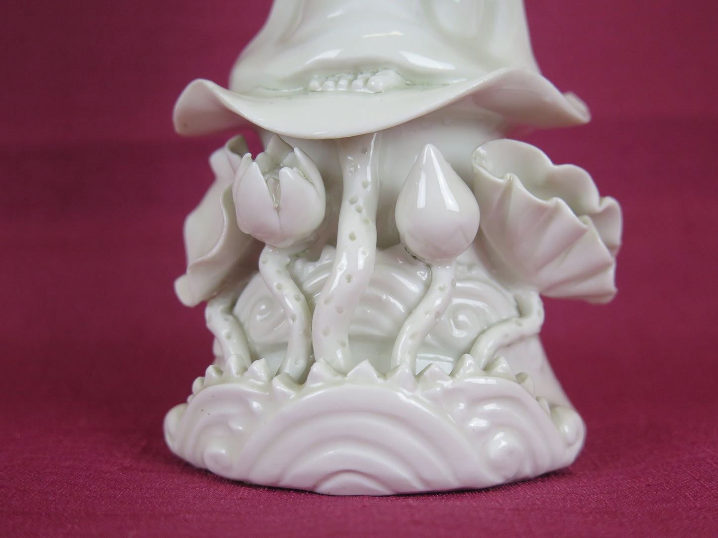 White porcelain figurine china Dehua blanc-de-chine China Asia vintage cm2