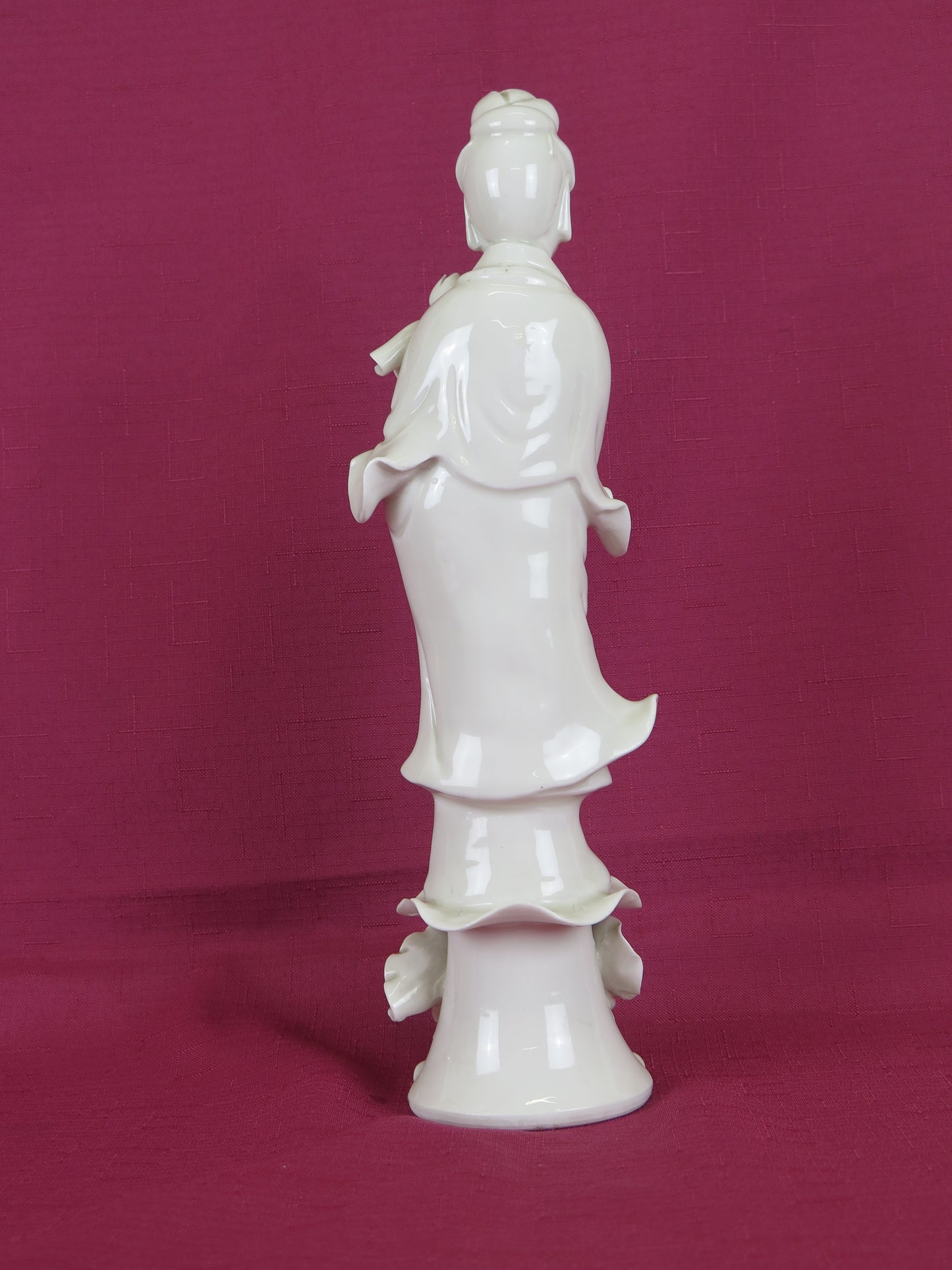 White porcelain figurine china Dehua blanc-de-chine China Asia vintage cm2