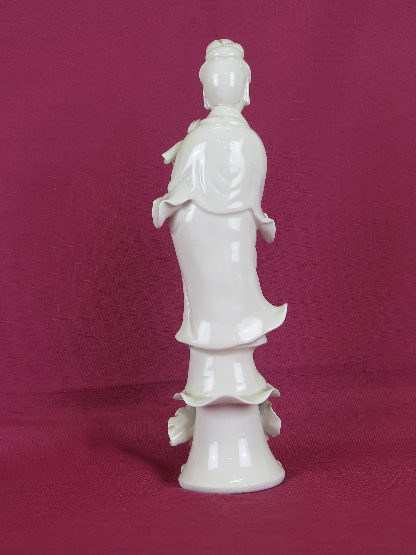 Statuina in porcellana bianca cina Dehua blanc-de-chine Cina Asia vintage cm2