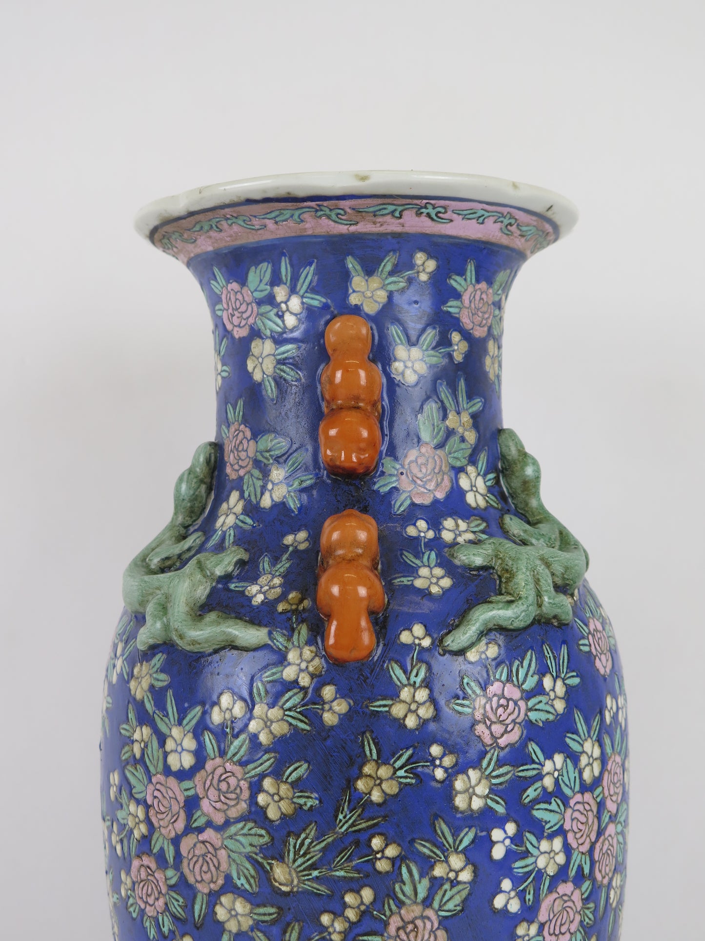 Hand-painted ceramic vase China 1900s Asia Chinese vintage floral art CM3