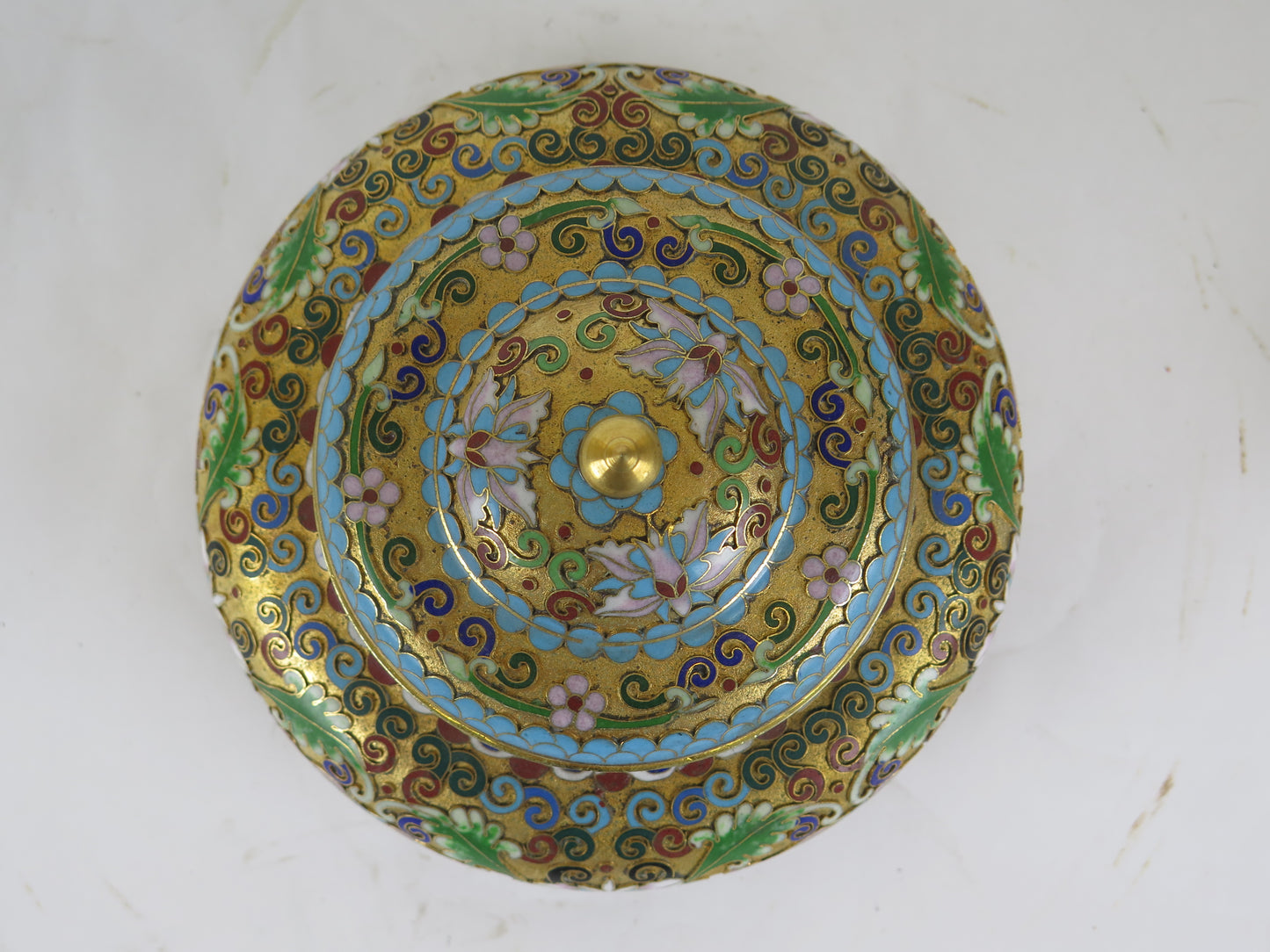 Chinese cloisonné bowl with lid colored golden craftsmanship China Asia CM1