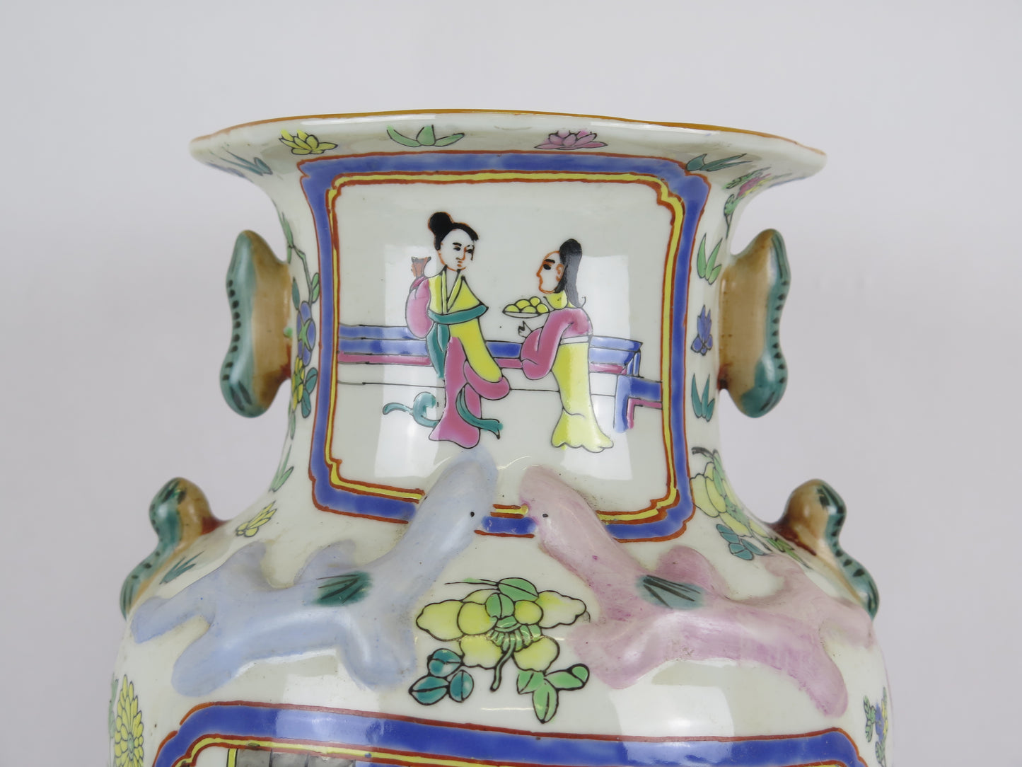 Vaso di ceramica smaltata vintage dipinto a mano con motivi floreali e vegetali Cina Asia '900 CM5