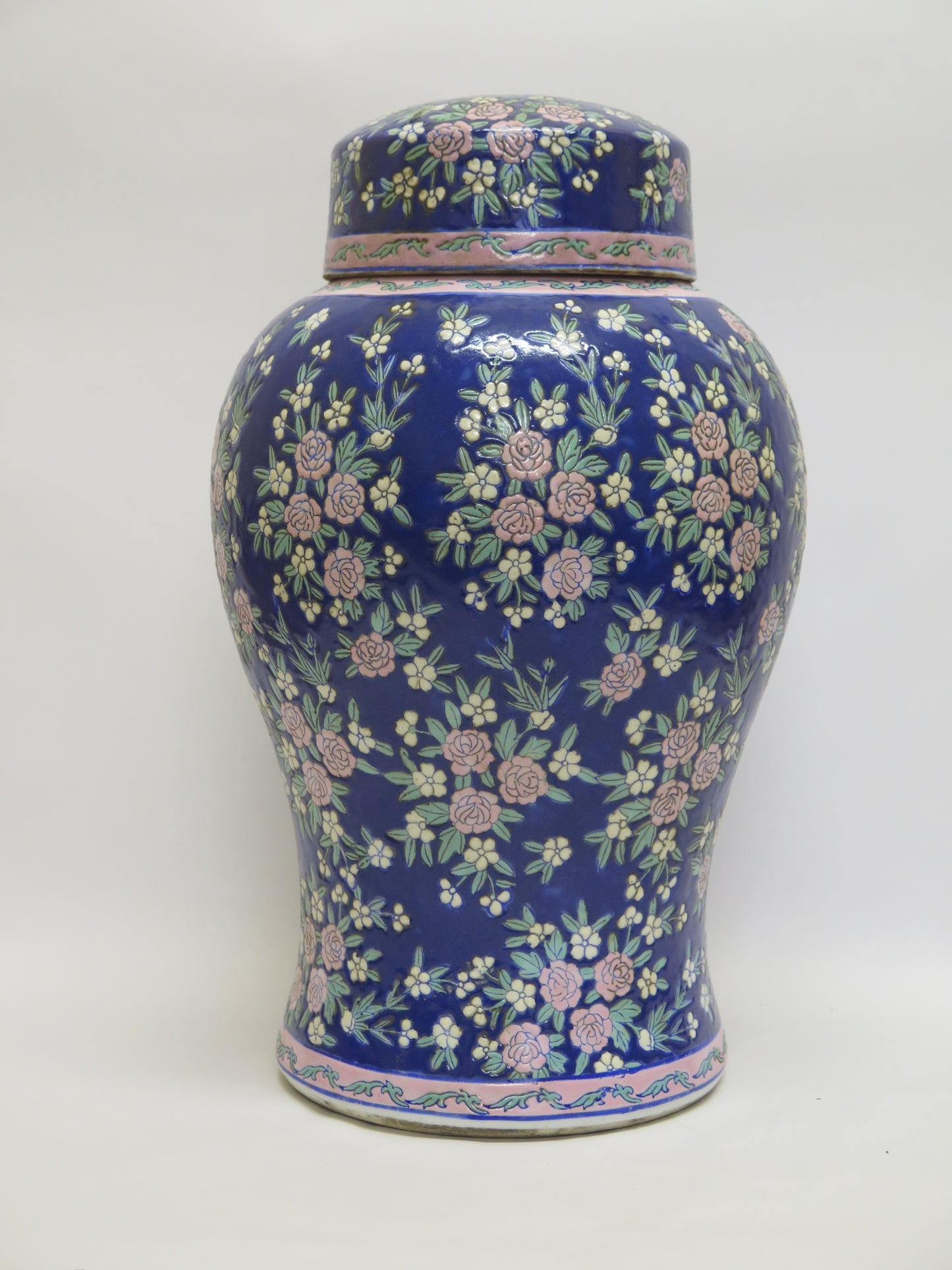 Grande vaso di ceramica smaltata vintage dipinto a mano con motivi floreali colore blu Cina Asia '900 CM5