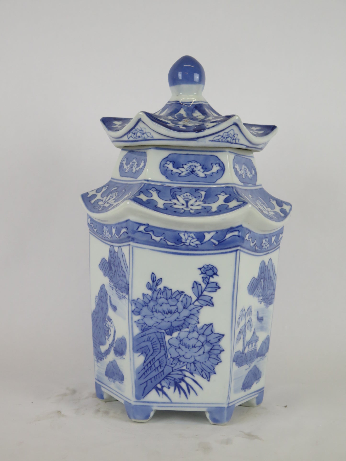 Chinese blue white ceramic urn vase China Asia vintage ceramic vase hand painted blue white CM8