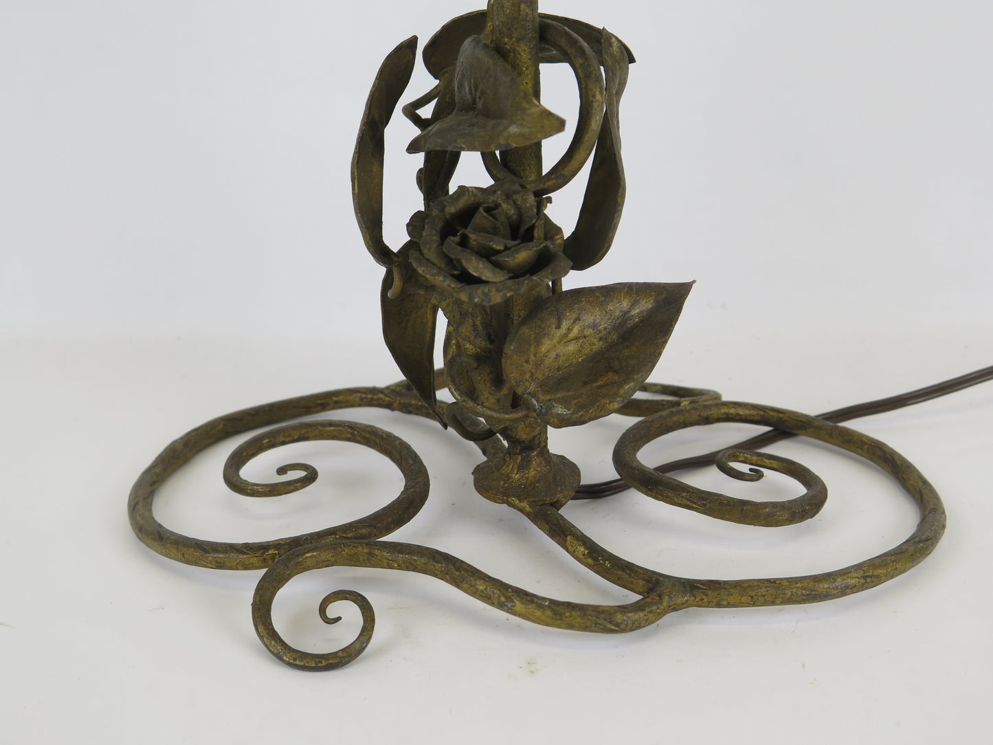 Art Nouveau table lamp floral style hand forged wrought iron decorated with flowers and leaves VA6