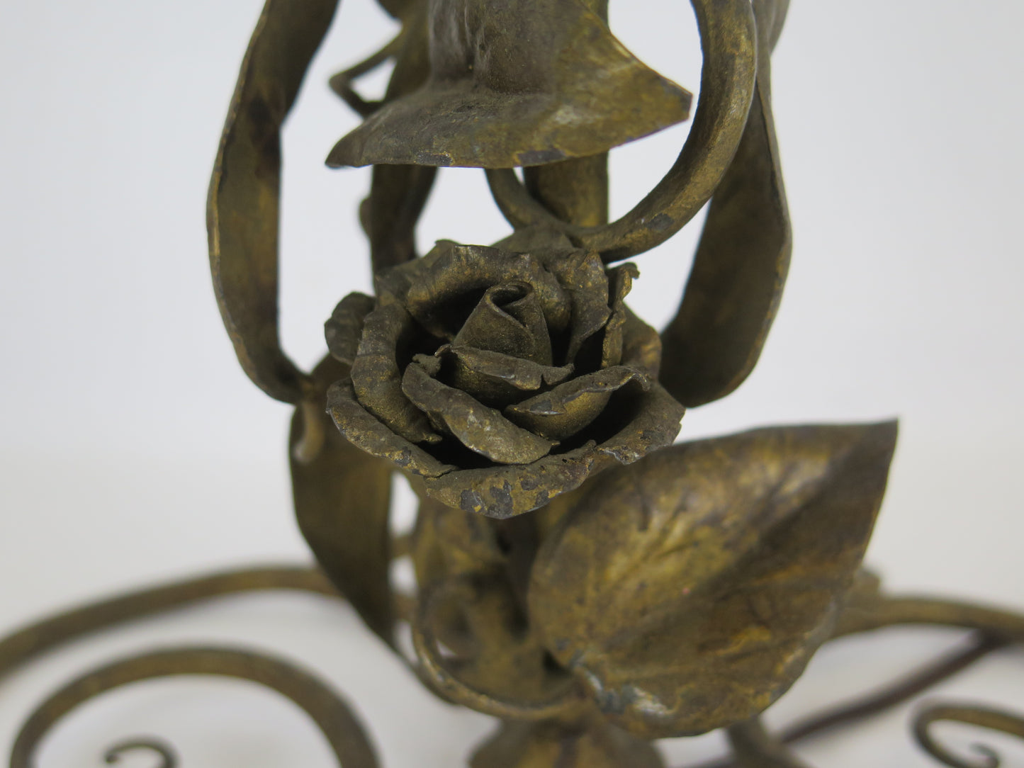 Art Nouveau table lamp floral style hand forged wrought iron decorated with flowers and leaves VA6