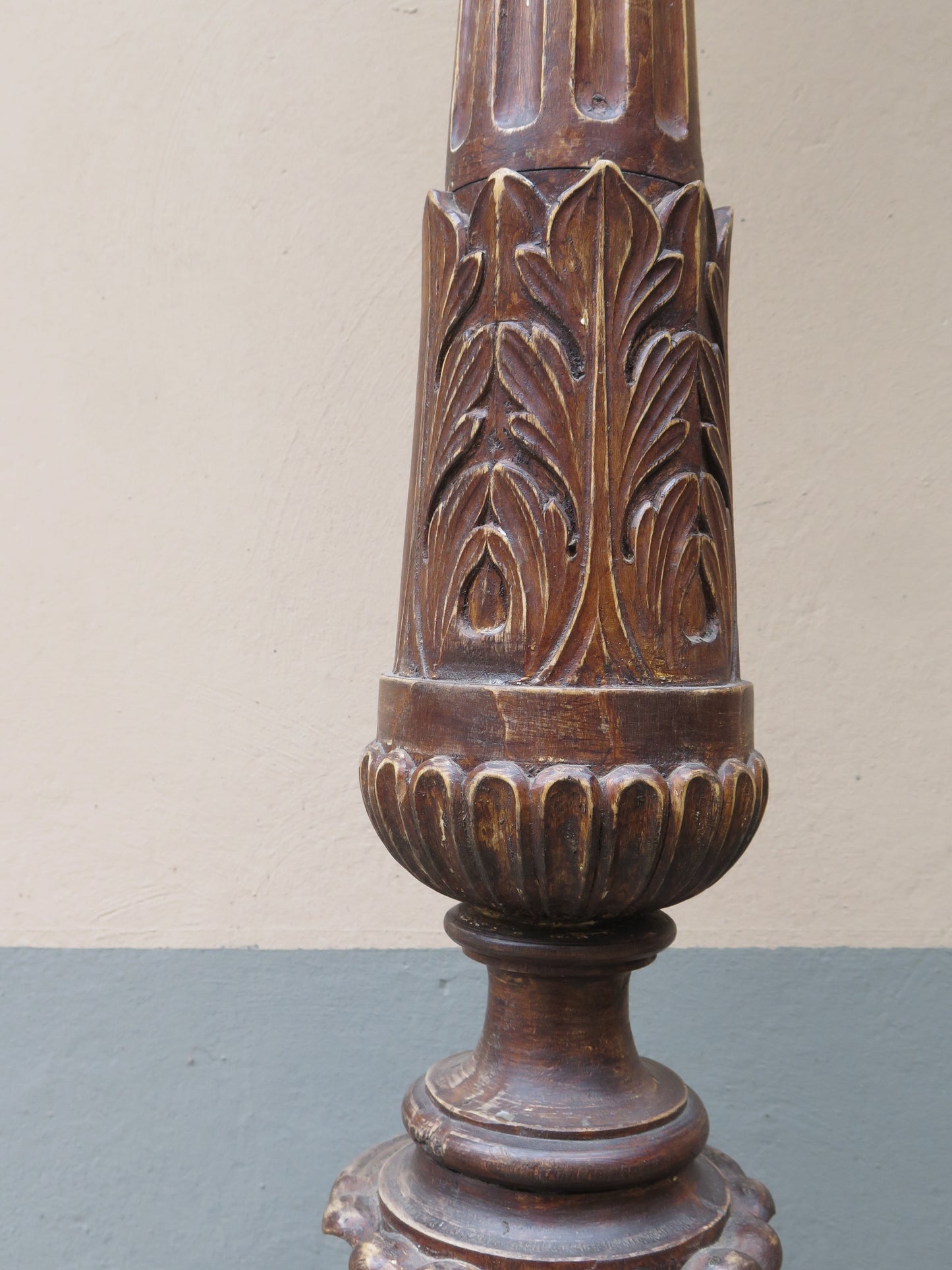 Due grandi lampade da terra in legno coppia di torciere in legno antiche Grande candeliere da cerimonia XM