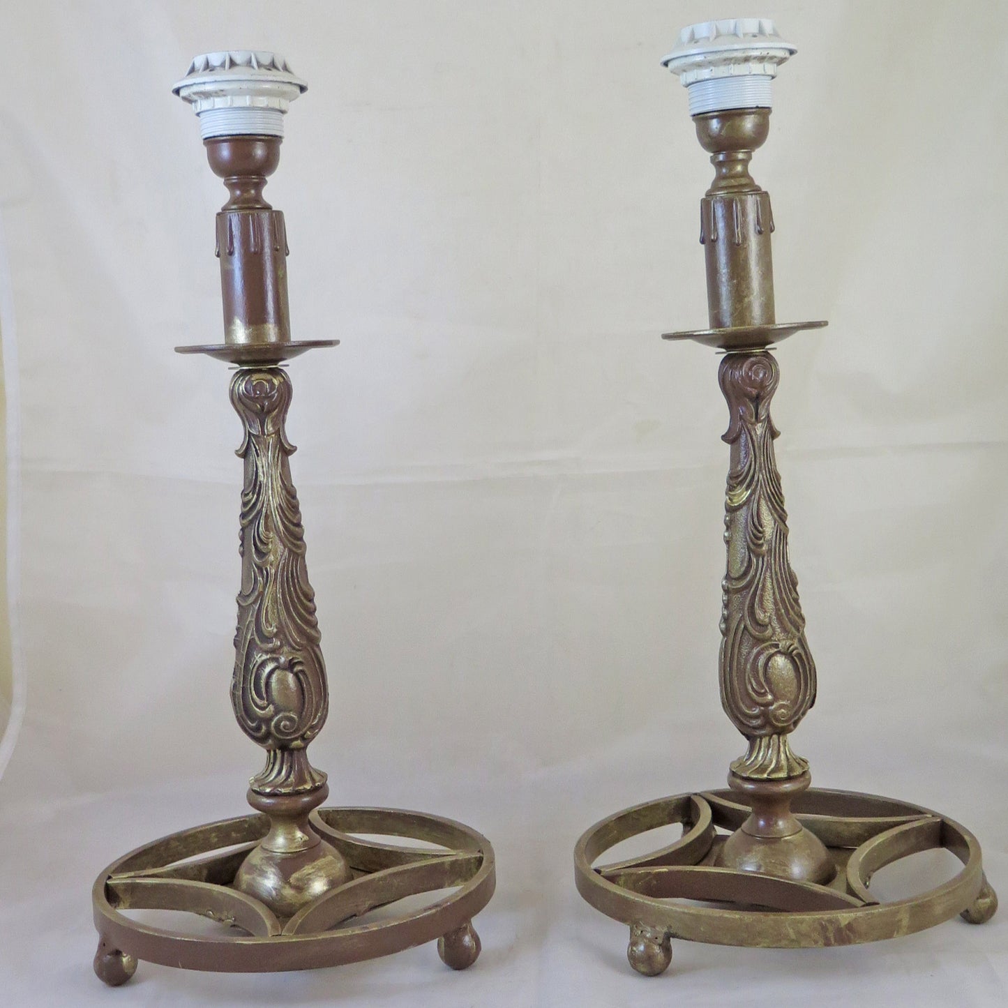 PAIR OF VINTAGE HANDMADE WROUGHT IRON AND BRONZE TABLE LAMPS CH35