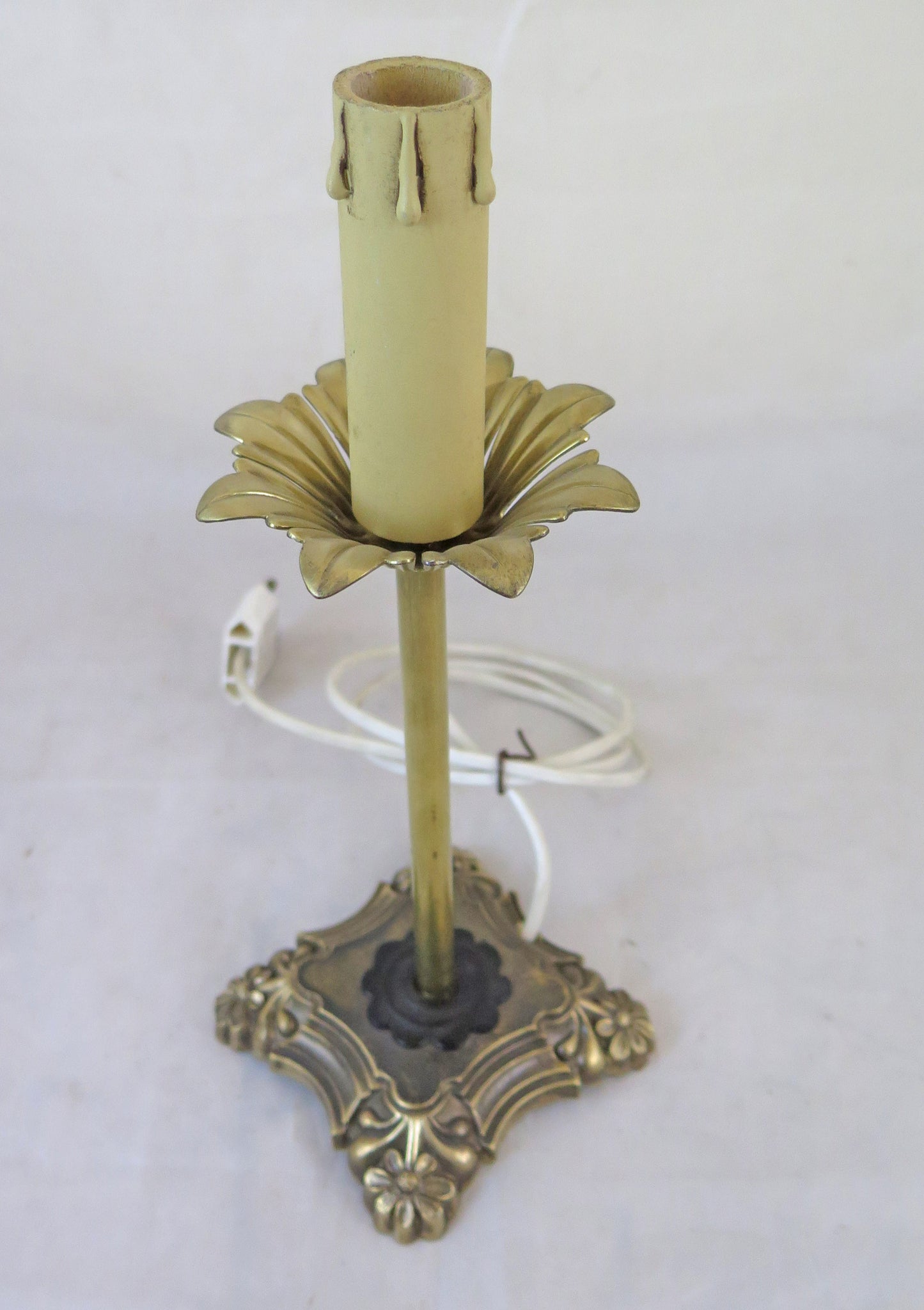 SMALL VINTAGE BEDSIDE LAMP HANDMADE IN ITALY ABAT-JOUR CH35