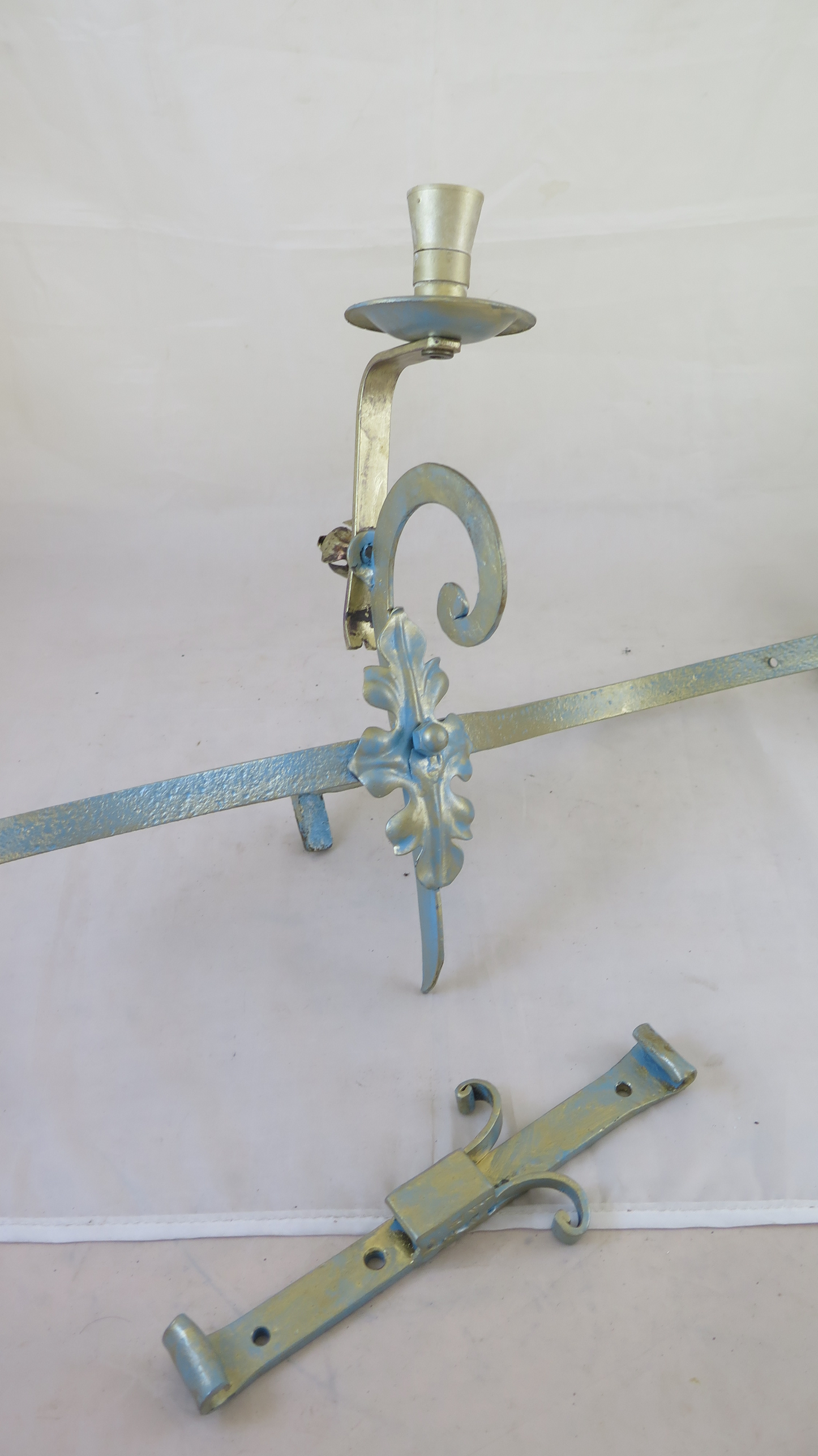 LARGE APPLIQUE IN HAND FORGED WROUGHT IRON THREE FLAMES WALL LIGHT CH34