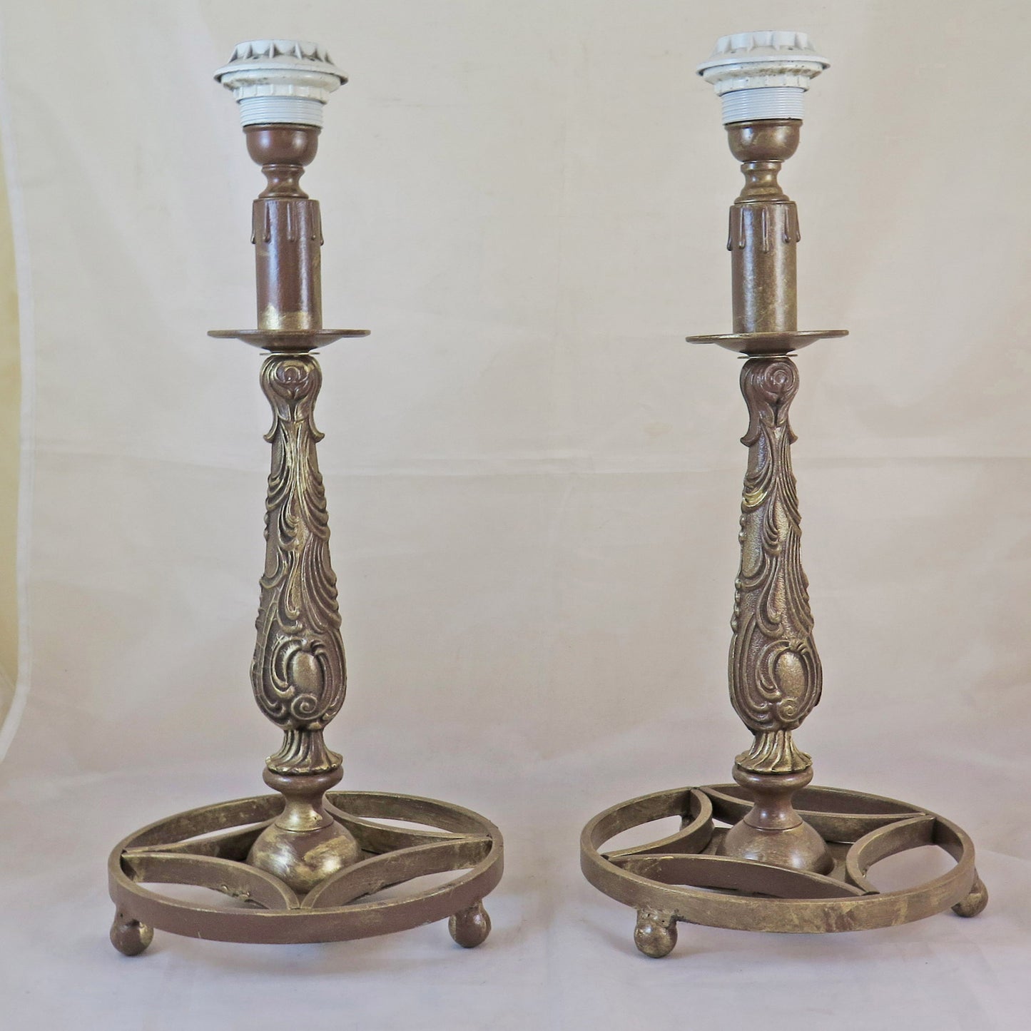 PAIR OF VINTAGE HANDMADE WROUGHT IRON AND BRONZE TABLE LAMPS CH35