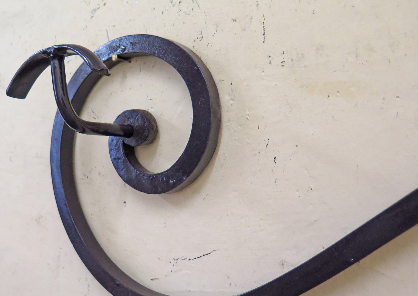 HAND FORGED WALL COAT RACK IN WROUGHT IRON WITH 2 VINTAGE HOOKS CH34