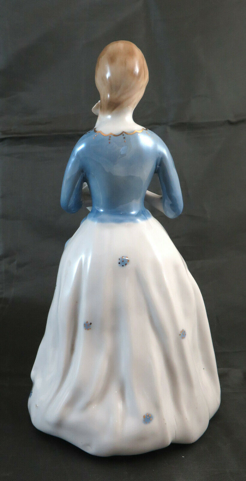 DUE STATUINE DI PORCELLANA VINTAGE BALLERINA DONNA CON MAZZO DI FIORI BM18