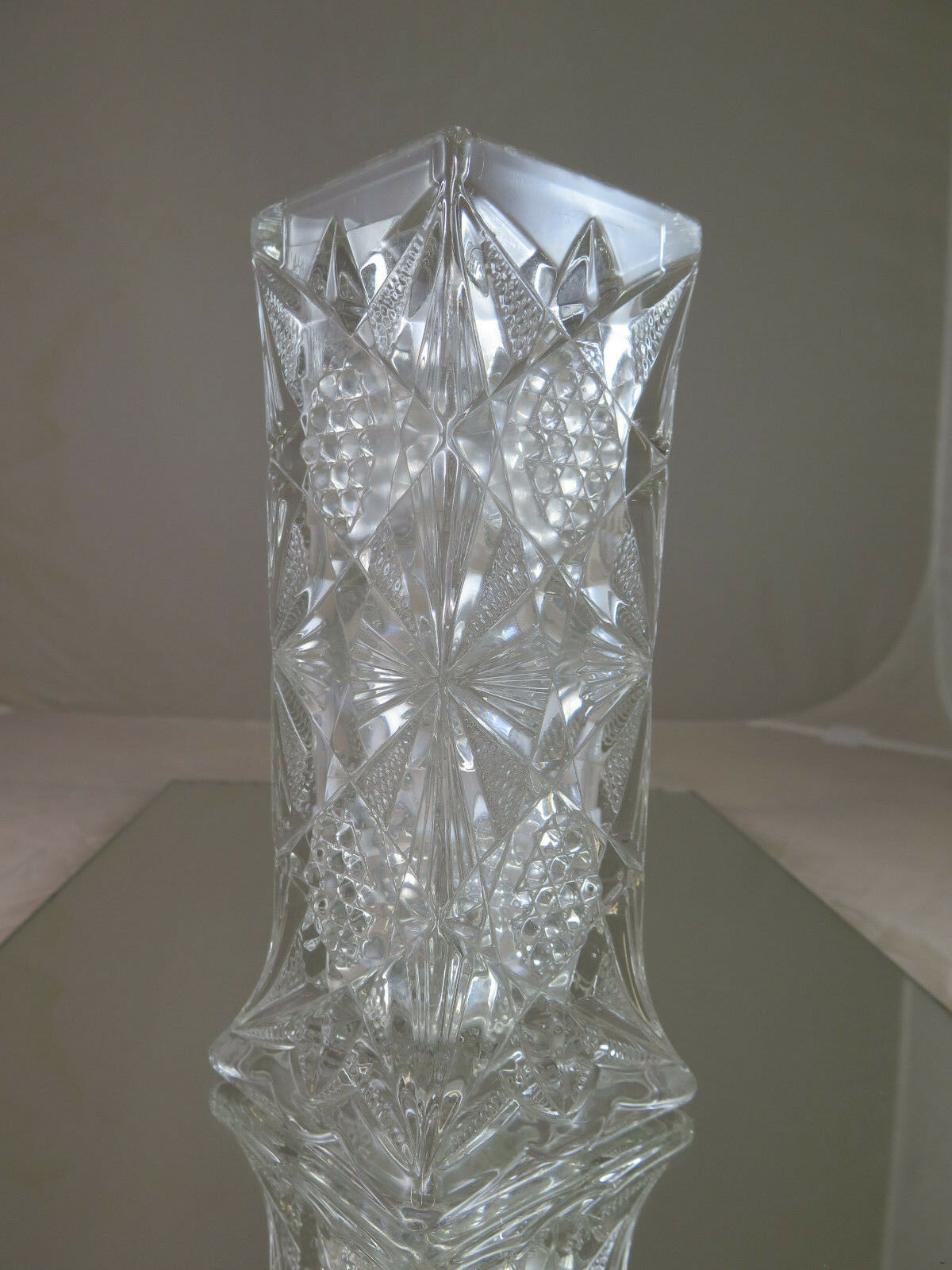 ELEGANT GLASS FLOWER VASE EARLY Twentieth Century VINTAGE GLASS FLOWERS VASE R25