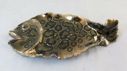 VINTAGE GOLDEN CERAMIC ASHTRAY FISH SHAPE SIGNED 1942 BM34 