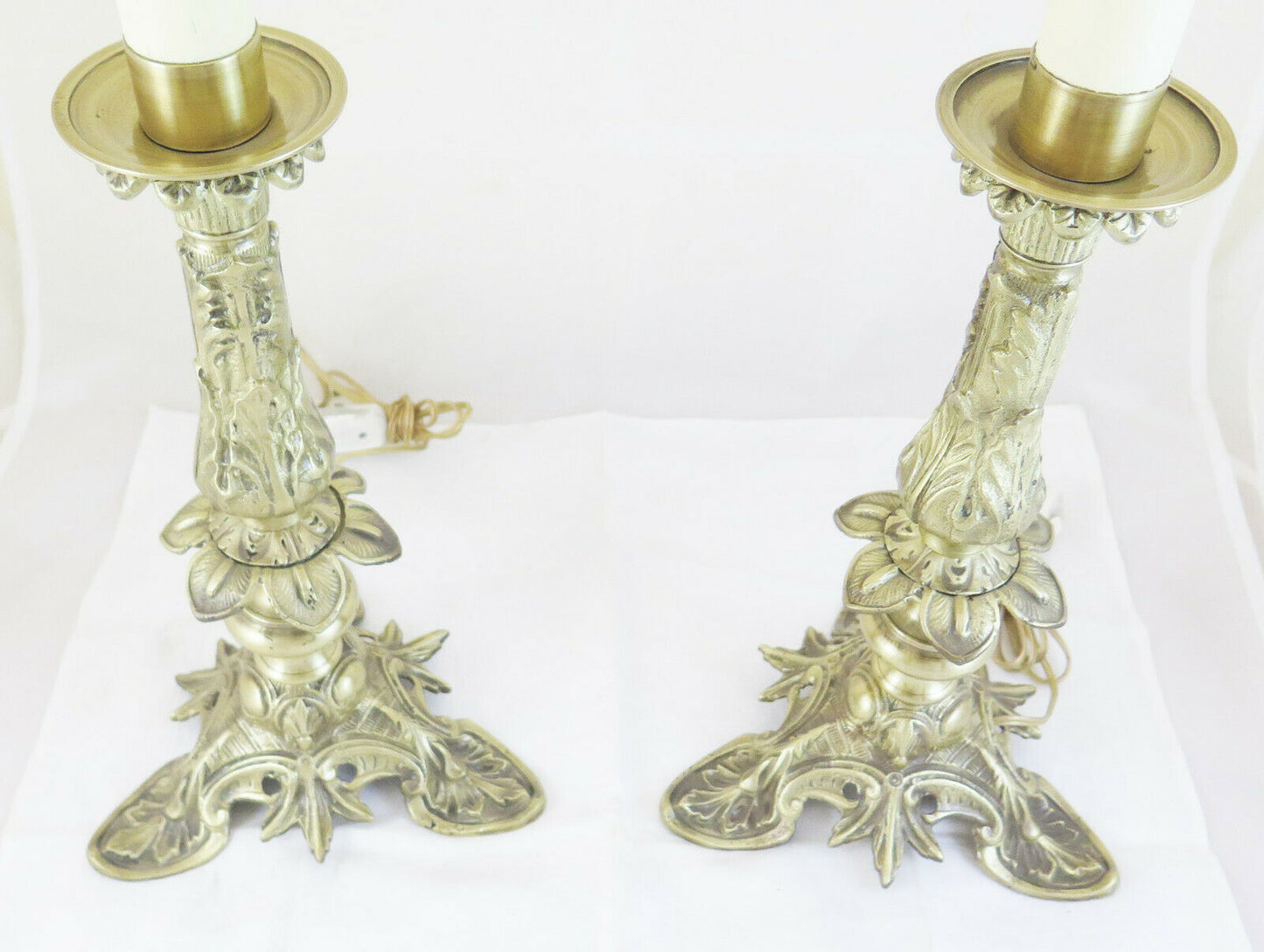 TWO TABLE LAMPS IN GOLDEN BRONZE MID-20TH CENTURY BAROQUE STYLE CH4