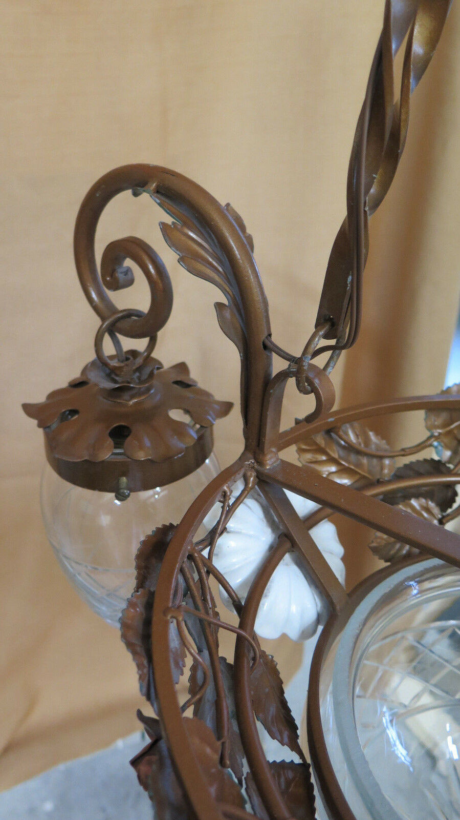 VINTAGE CHANDELIER IN WROUGHT IRON WITH FLOWERS AND LEAVES, VERY FINE HANDMADE GLASS