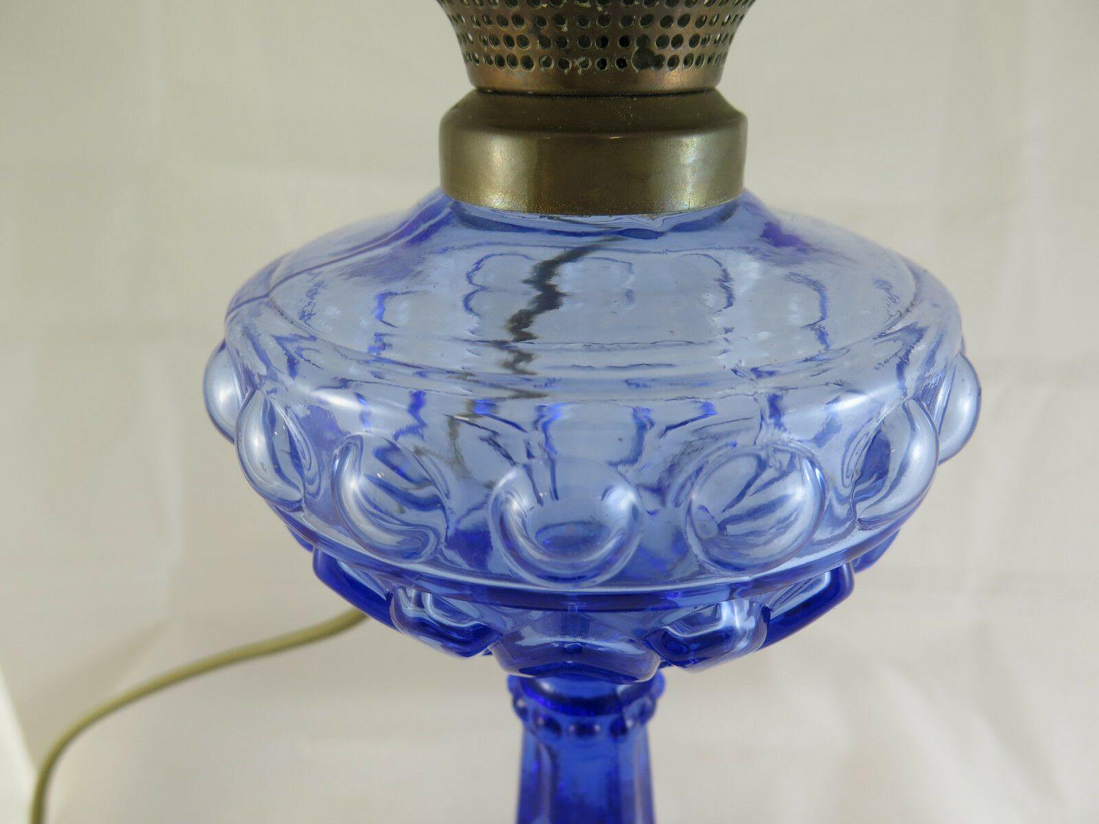 LAMPADA DA SCRIVANIA O TAVOLO IN VETRO BLU ABAT-JOUR VINTAGE CON PARALUME R76 - Belbello Antiques