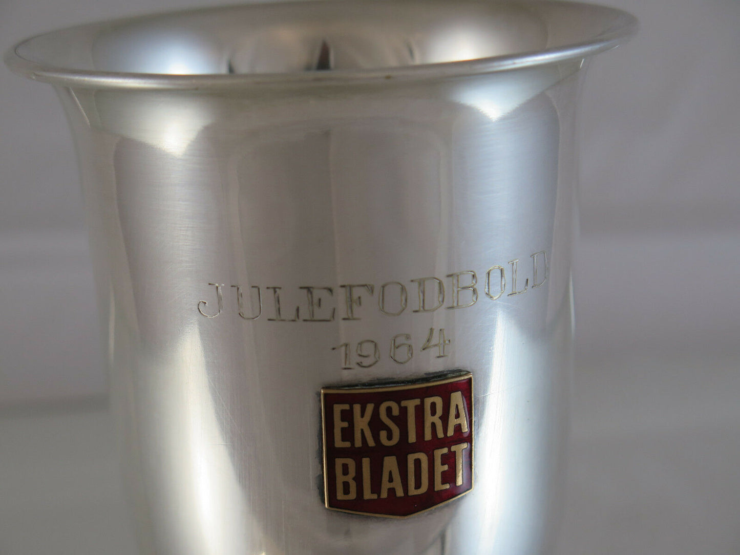 ANTIQUE SILVER-PLATED GLASS JULEFODBOLD CUP COLLECTION EKSTRA BLADET 1964 R60