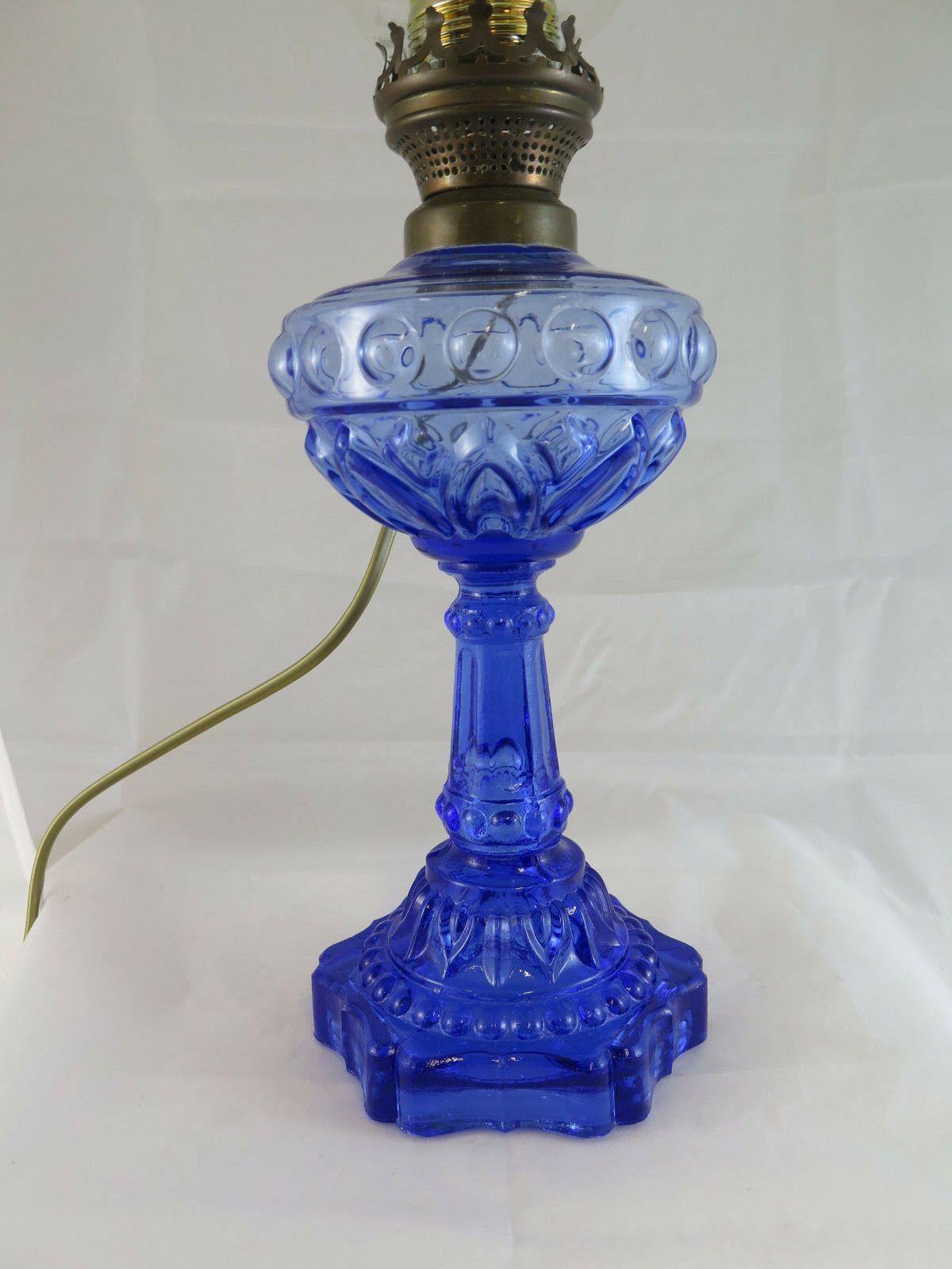 LAMPADA DA SCRIVANIA O TAVOLO IN VETRO BLU ABAT-JOUR VINTAGE CON PARALUME R76 - Belbello Antiques