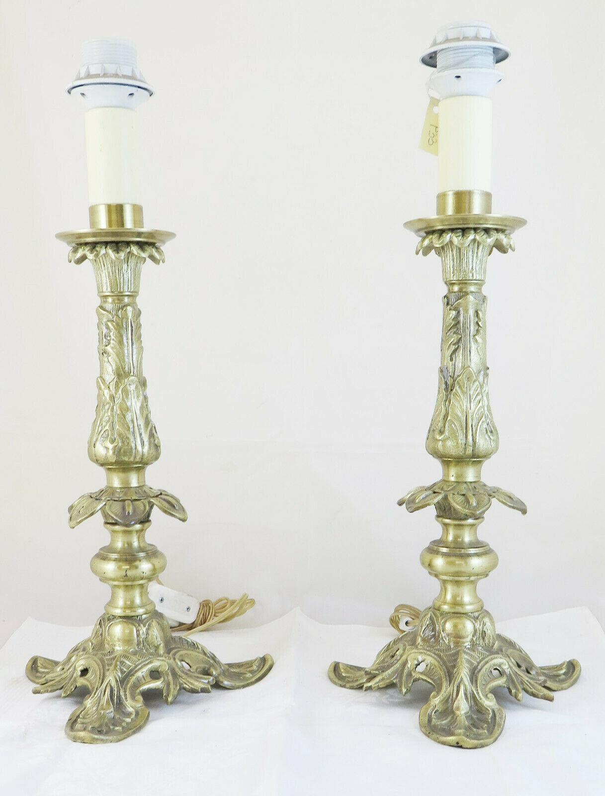 TWO TABLE LAMPS IN GOLDEN BRONZE MID-20TH CENTURY BAROQUE STYLE CH4