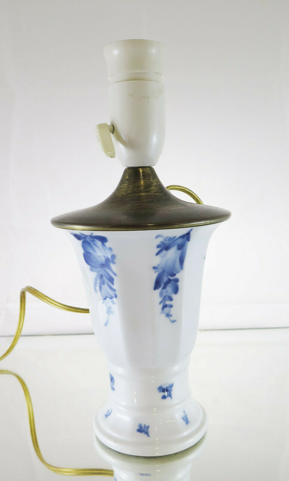ANTICA LAMPADA IN CERAMICA ROYAL COPENHAGEN ABAT JOUR ANTICA ORIGINALE R43 - Belbello Antiques