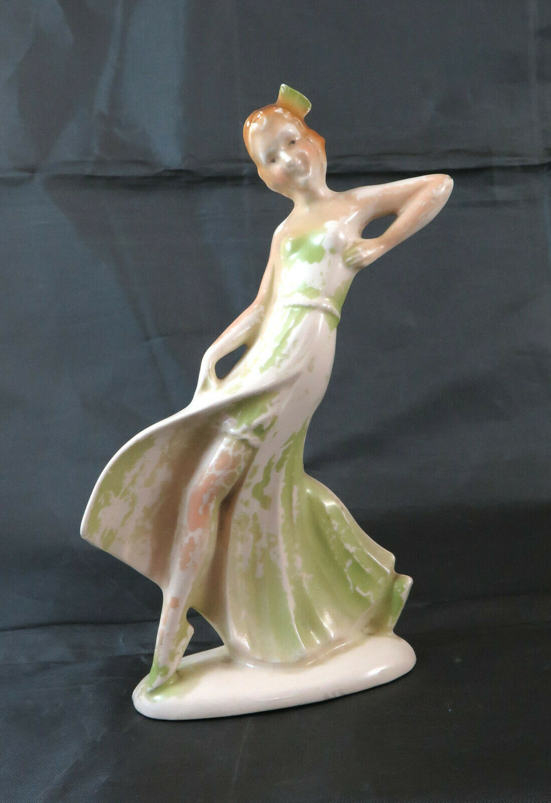 DUE STATUINE DI PORCELLANA VINTAGE BALLERINA DONNA CON MAZZO DI FIORI BM18