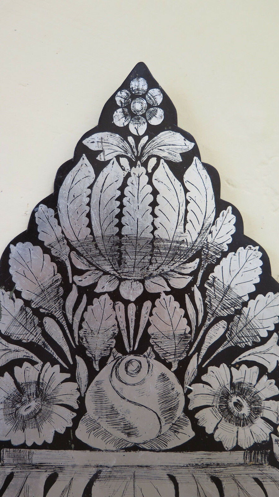 ANTIQUE PAINTING PAINTED AND ENGRAVED ON IRON IN FLORAL STYLE FLOWERS CH13 18