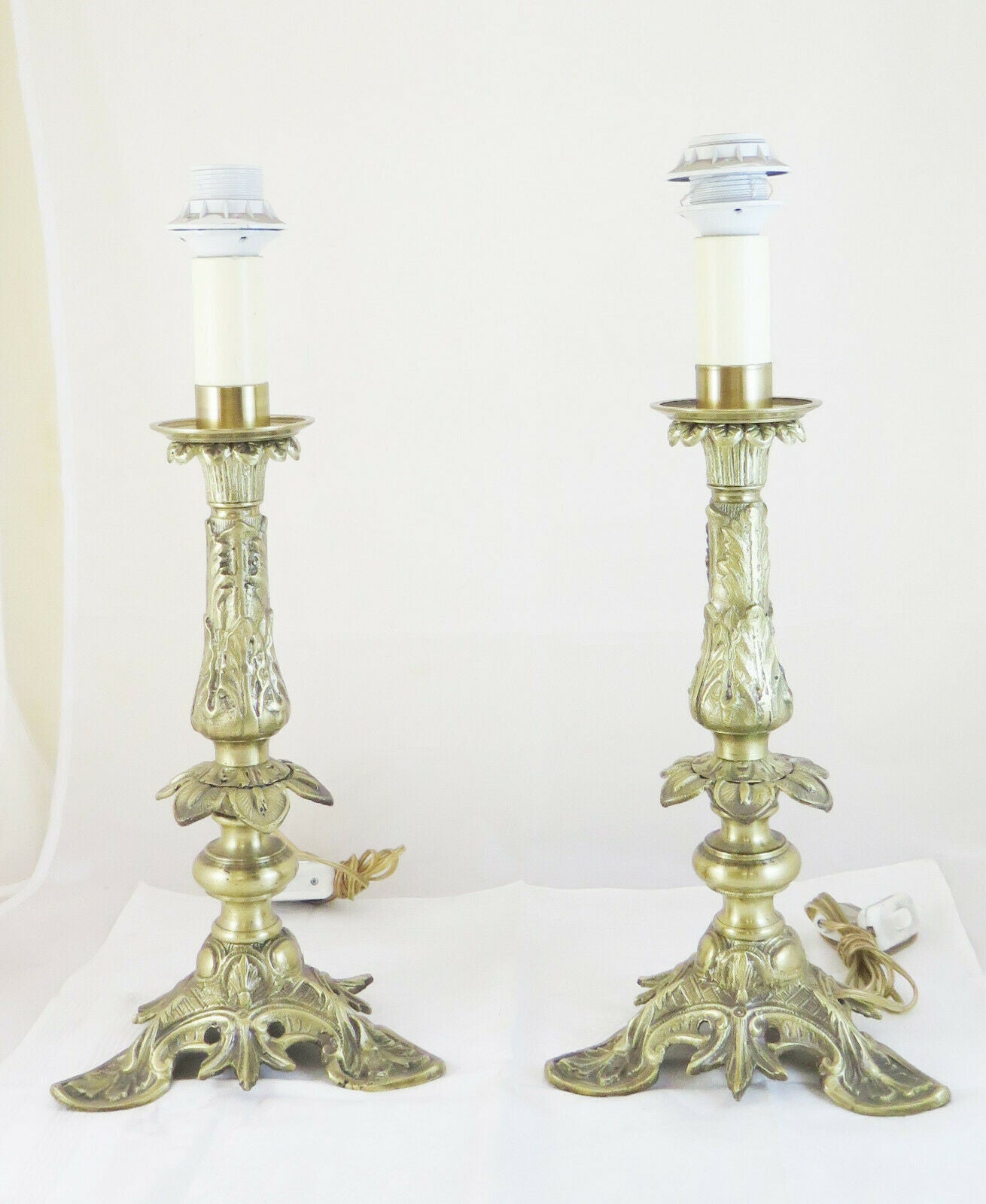 TWO TABLE LAMPS IN GOLDEN BRONZE MID-20TH CENTURY BAROQUE STYLE CH4