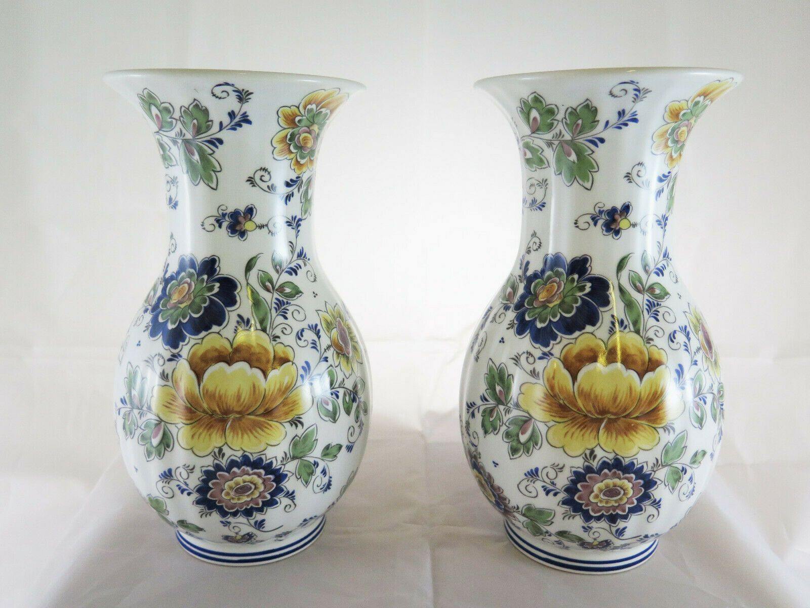 DELIZIOSA COPPIA DI VASI IN CERAMICA DIPINTA A FIORI FG CERAMICHE ARTISTICHE R36 - Belbello Antiques