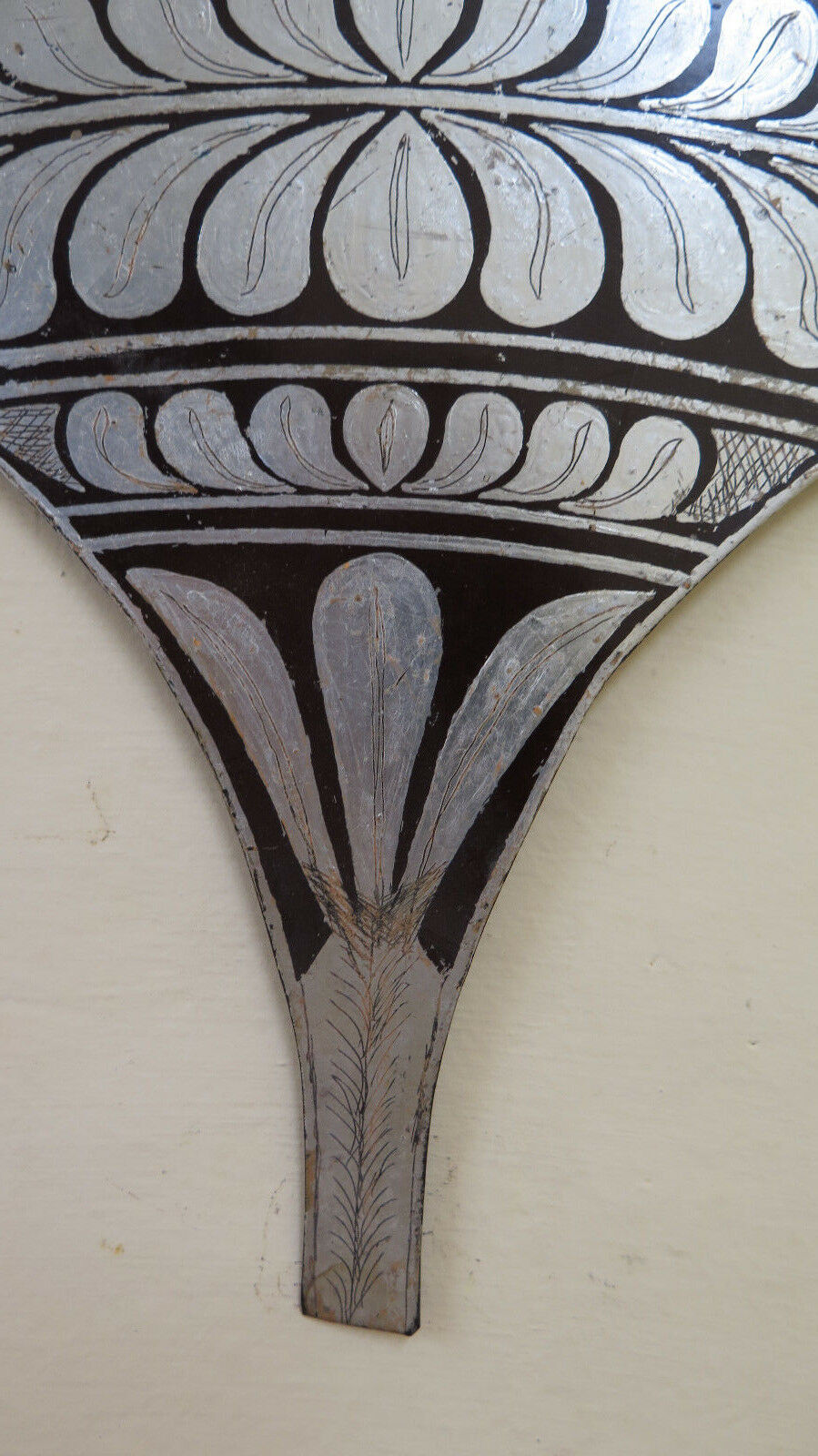 ANCIENT FLORAL STYLE FRIEZE PAINTED AND ENGRAVED WITH A BURIC ON WROUGHT IRON CH13 20