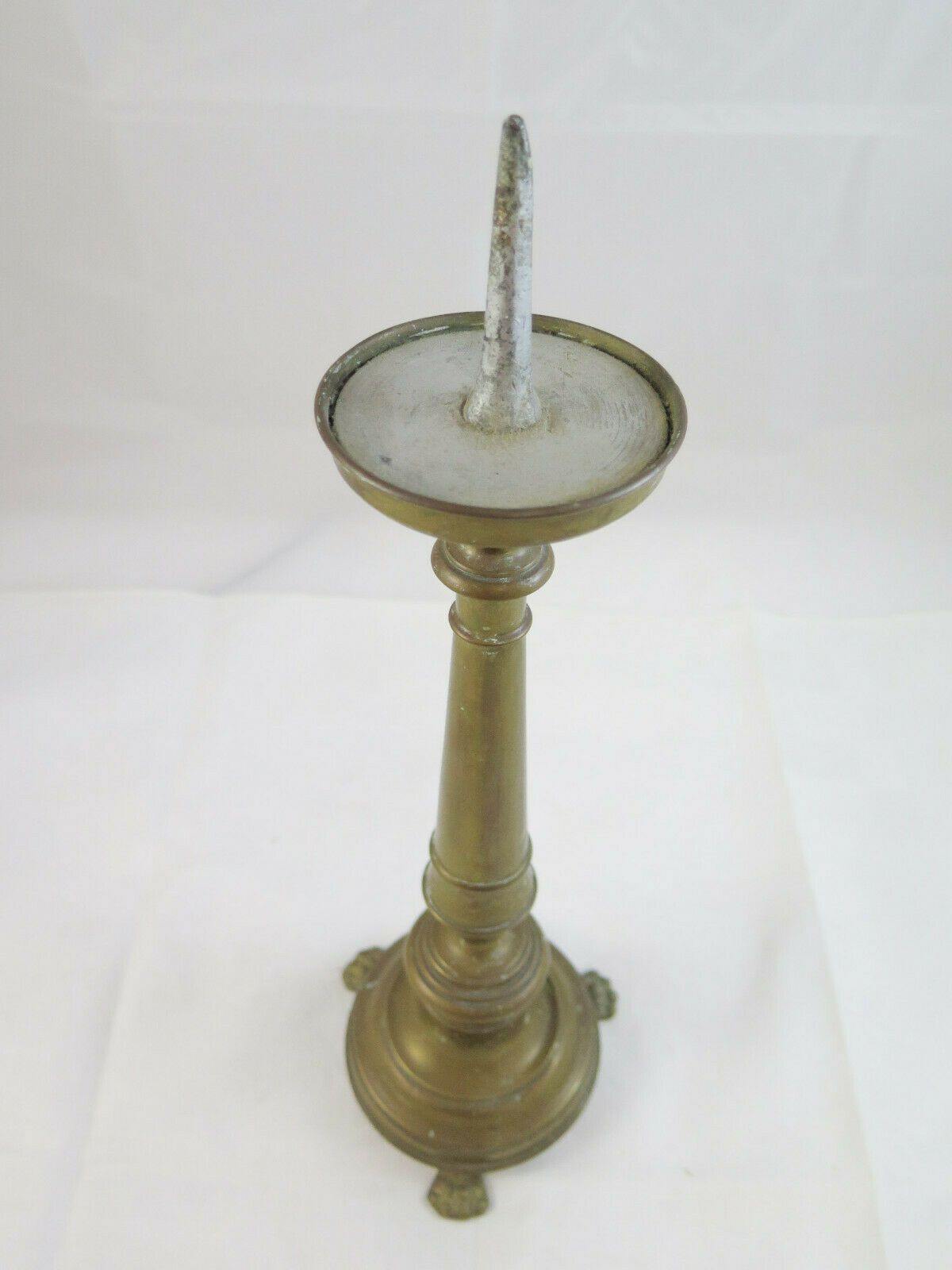 ANTICO CANDELIERE IN METALLO DORATO LAVORATO A SBALZO EPOCA '800 CANDELABRO G10 - Belbello Antiques