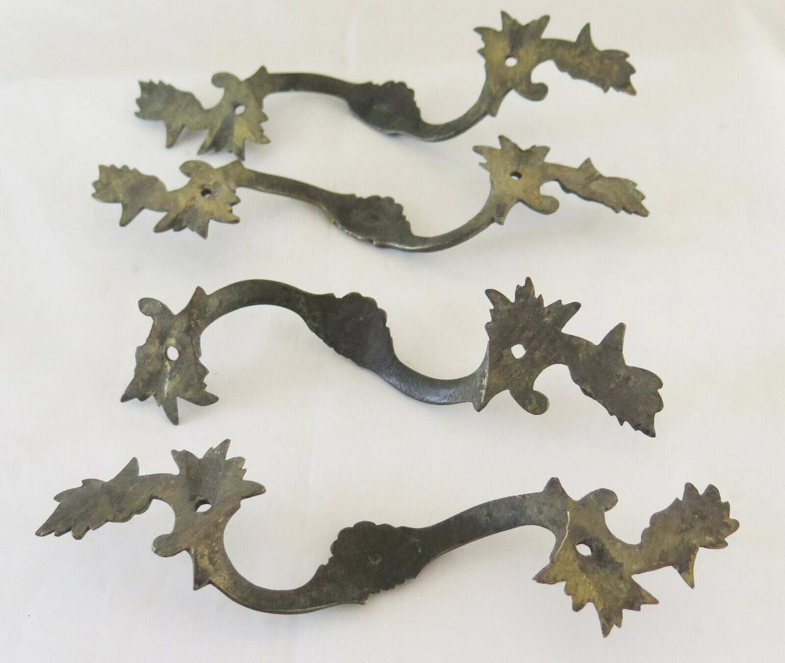 6 MANIGLIE PER MOBILI ANTICHI DI BRONZO VECCHIE FATTE A MANO ARTIGIANALI CH30 - Belbello Antiques