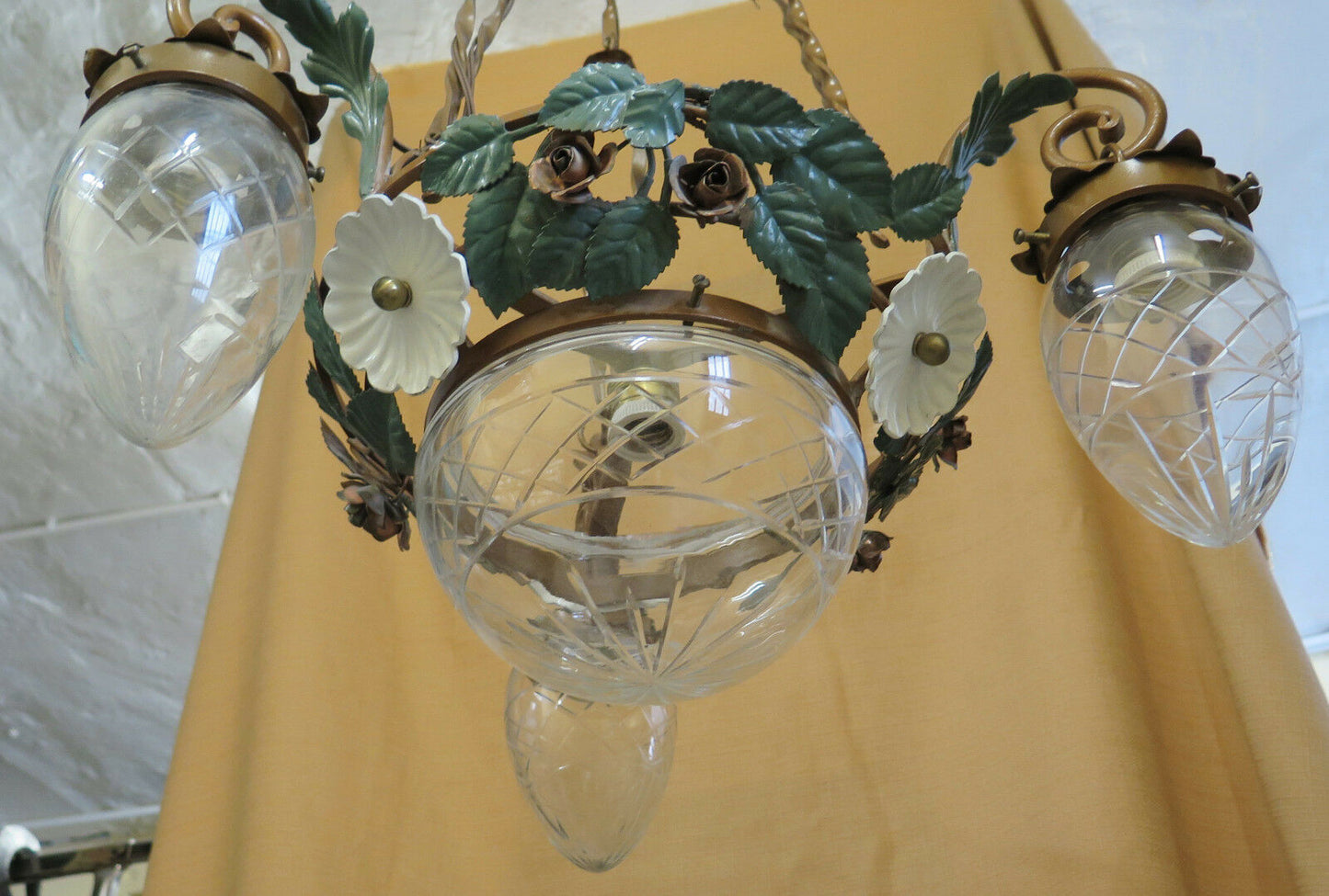 VINTAGE CHANDELIER IN WROUGHT IRON WITH FLOWERS AND LEAVES, VERY FINE HANDMADE GLASS