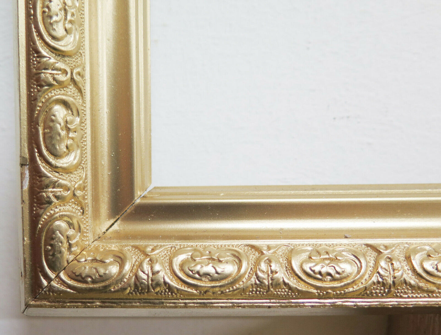 GOLDEN FRAME 37x47 IN BAROQUE STYLE BAROQUE STYLE GILDED WOOD FRAME R112 