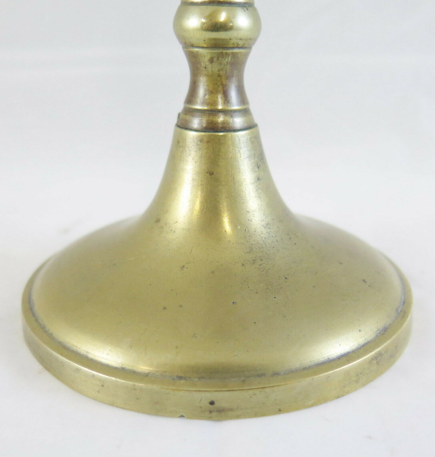 ANTIQUE 19TH CENTURY GOLDEN AND TURNED BRASS TORCH CANDLESTICK G13 LIGHT 
