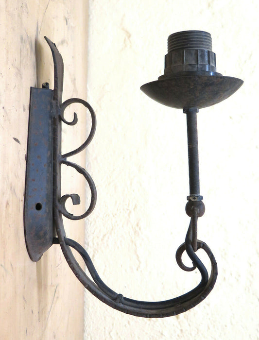 APPLIQUE IN FERRO BATTUTO VINTAGE LUCE MURO PARETE LAMPADA LAMPADARIO CH32