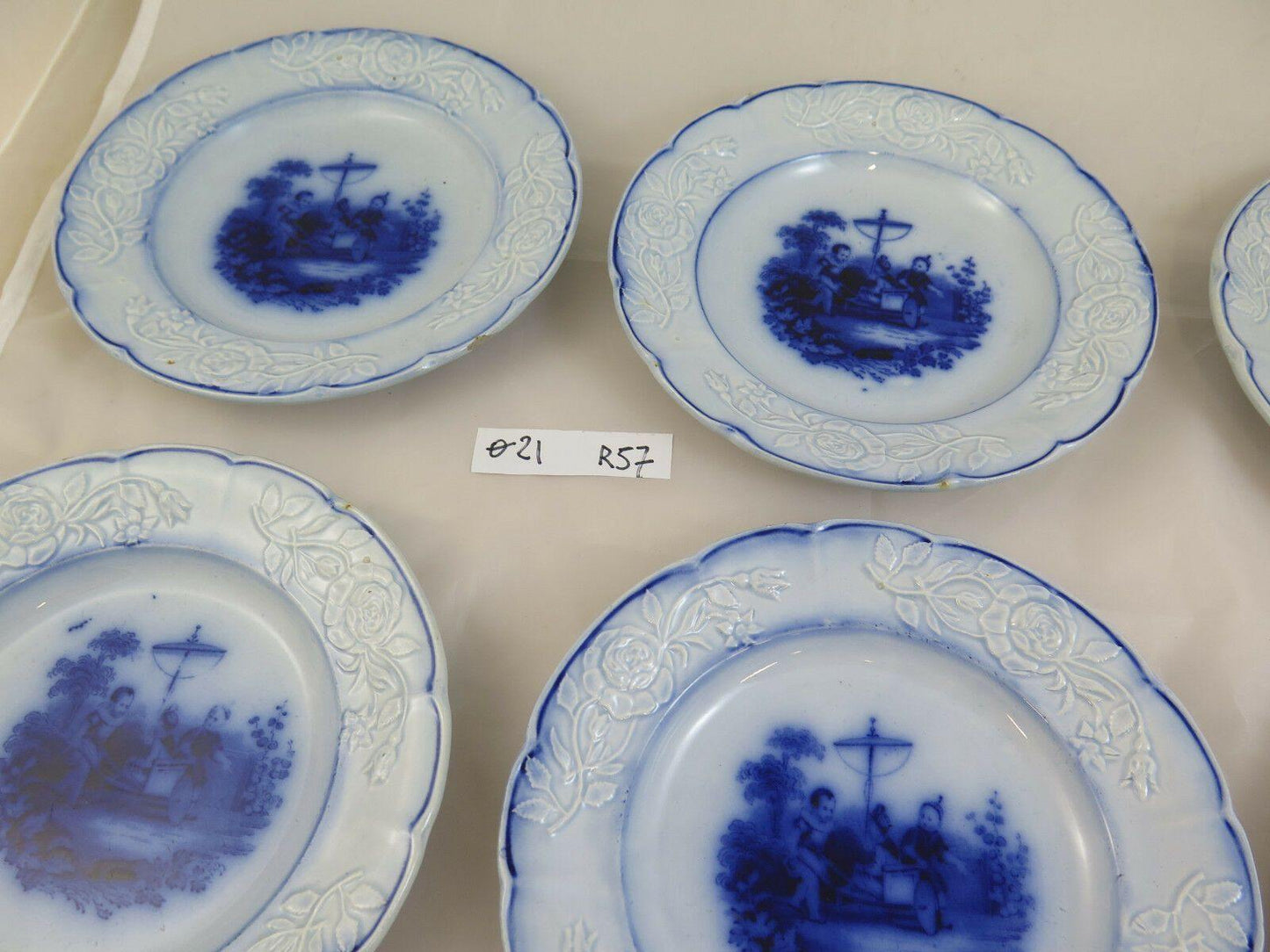 SERVIZIO DA SEI PIATTI IN CERAMICA ANTICA JUVENIX SIX ANTIQUE CERAMIC PLATES R57 - Belbello Antiques