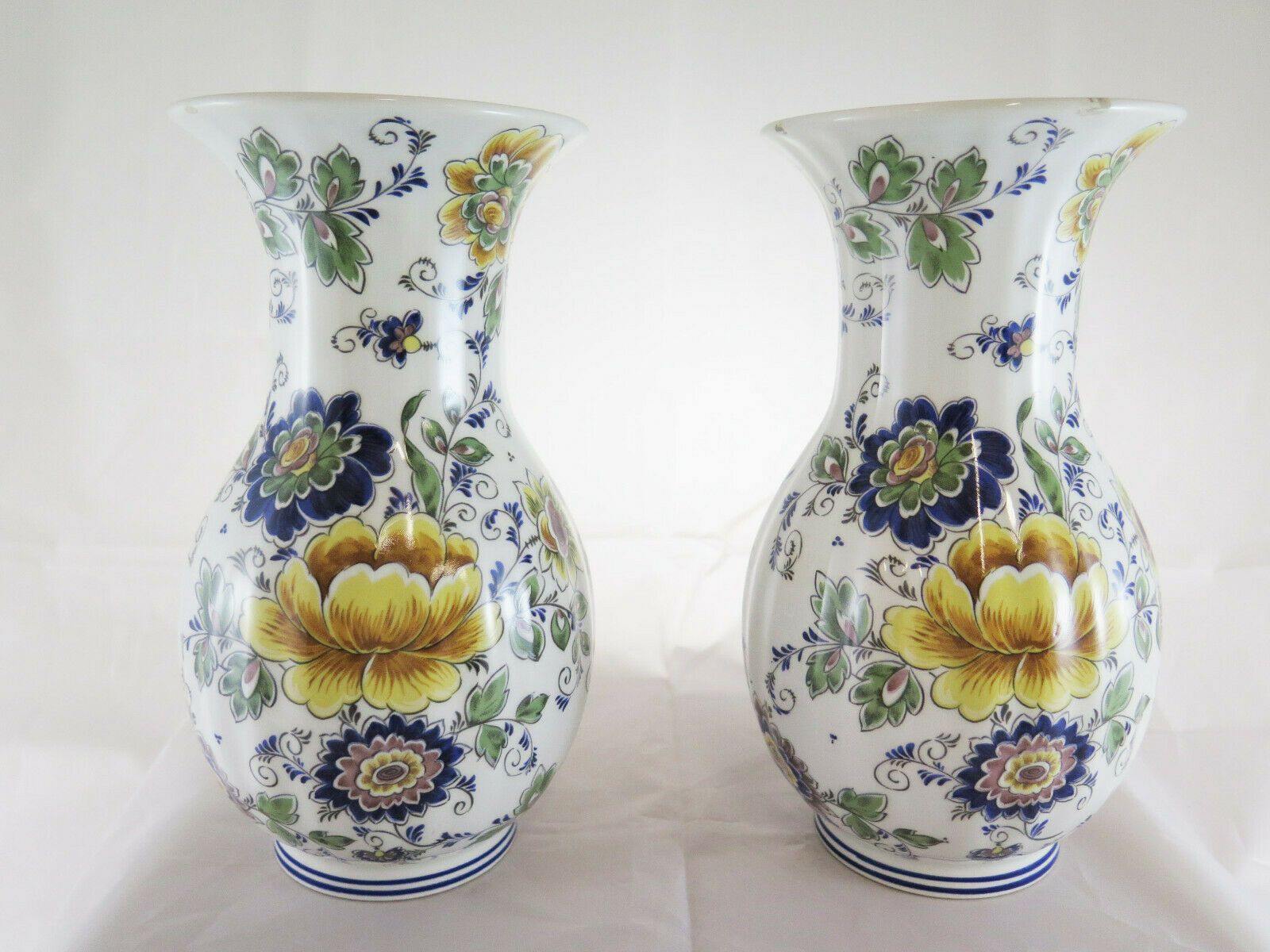 DELIZIOSA COPPIA DI VASI IN CERAMICA DIPINTA A FIORI FG CERAMICHE ARTISTICHE R36 - Belbello Antiques