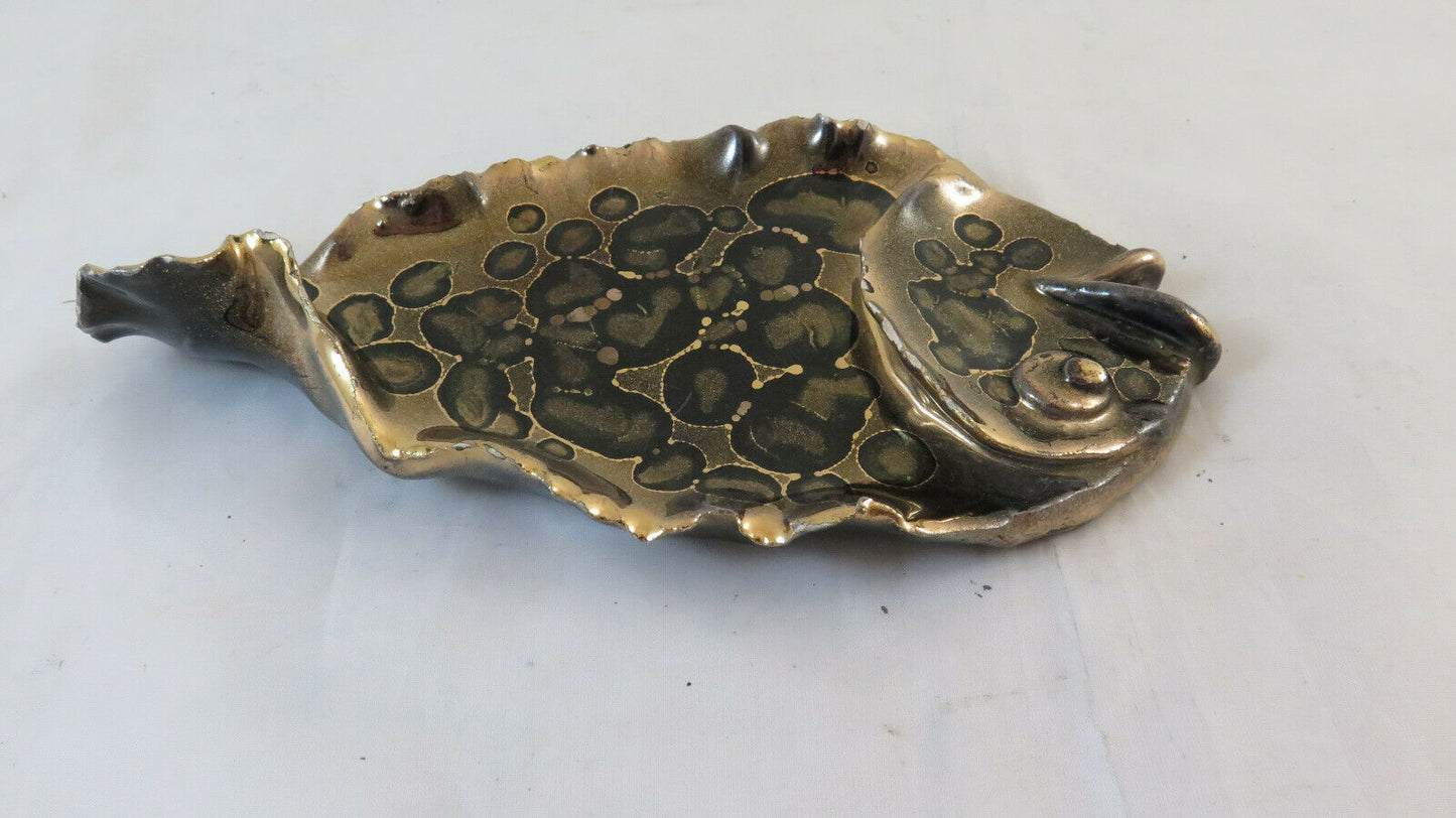 VINTAGE GOLDEN CERAMIC ASHTRAY FISH SHAPE SIGNED 1942 BM34 