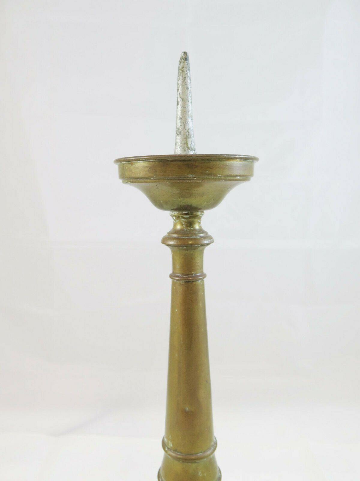 ANTICO CANDELIERE IN METALLO DORATO LAVORATO A SBALZO EPOCA '800 CANDELABRO G10 - Belbello Antiques