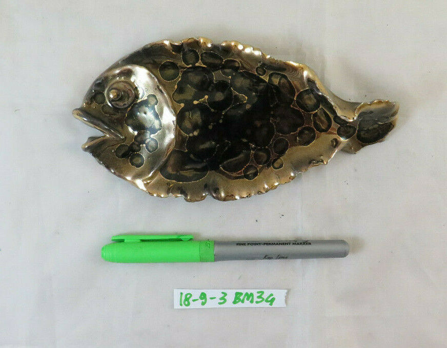 VINTAGE GOLDEN CERAMIC ASHTRAY FISH SHAPE SIGNED 1942 BM34 