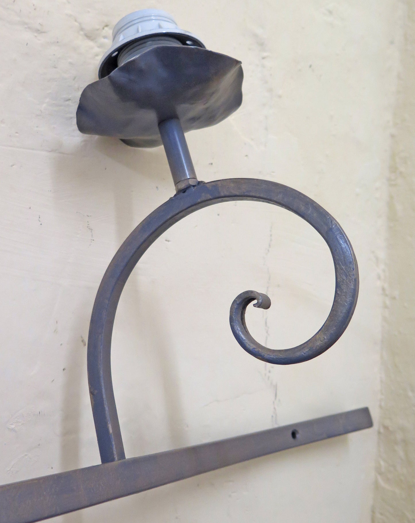 LARGE WALL LIGHT IN HAND FORGED WROUGHT IRON TWO FLAMES WALL LIGHT CH34